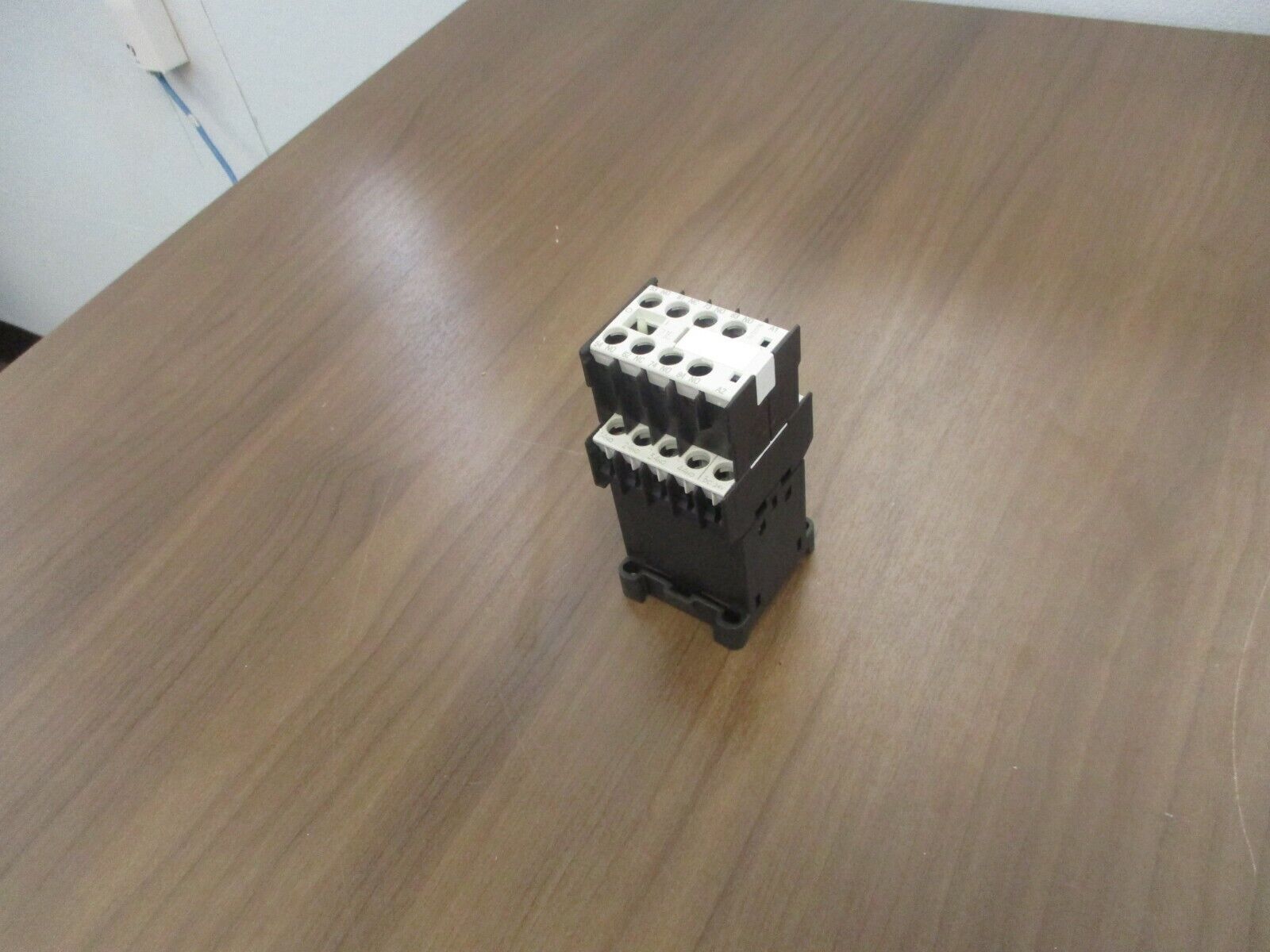 Siemens Contactor 3TH2271-0BB4 24VDC Coil w/ Aux Contact Block Used