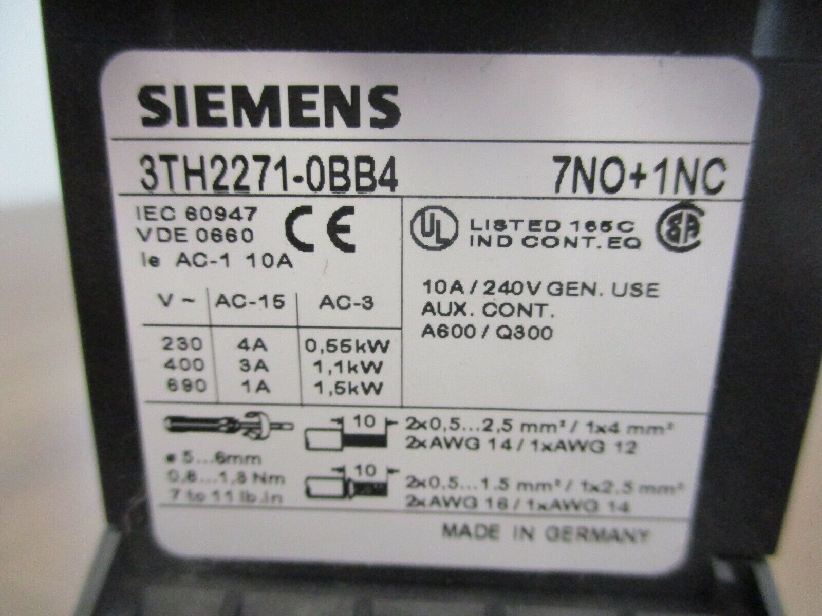 Siemens Contactor 3TH2271-0BB4 24VDC Coil w/ Aux Contact Block Used