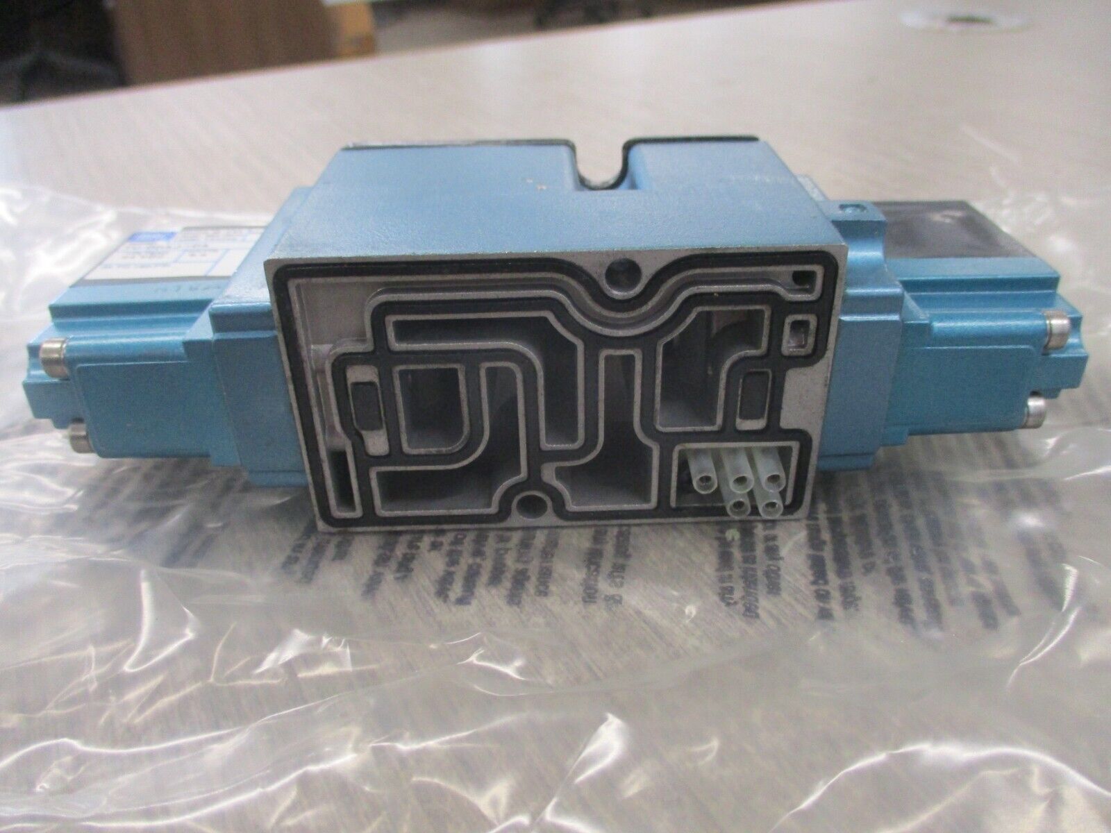 MAC Solenoid Valve 82A-BF-000-TU-DDAP-1DA New Surplus