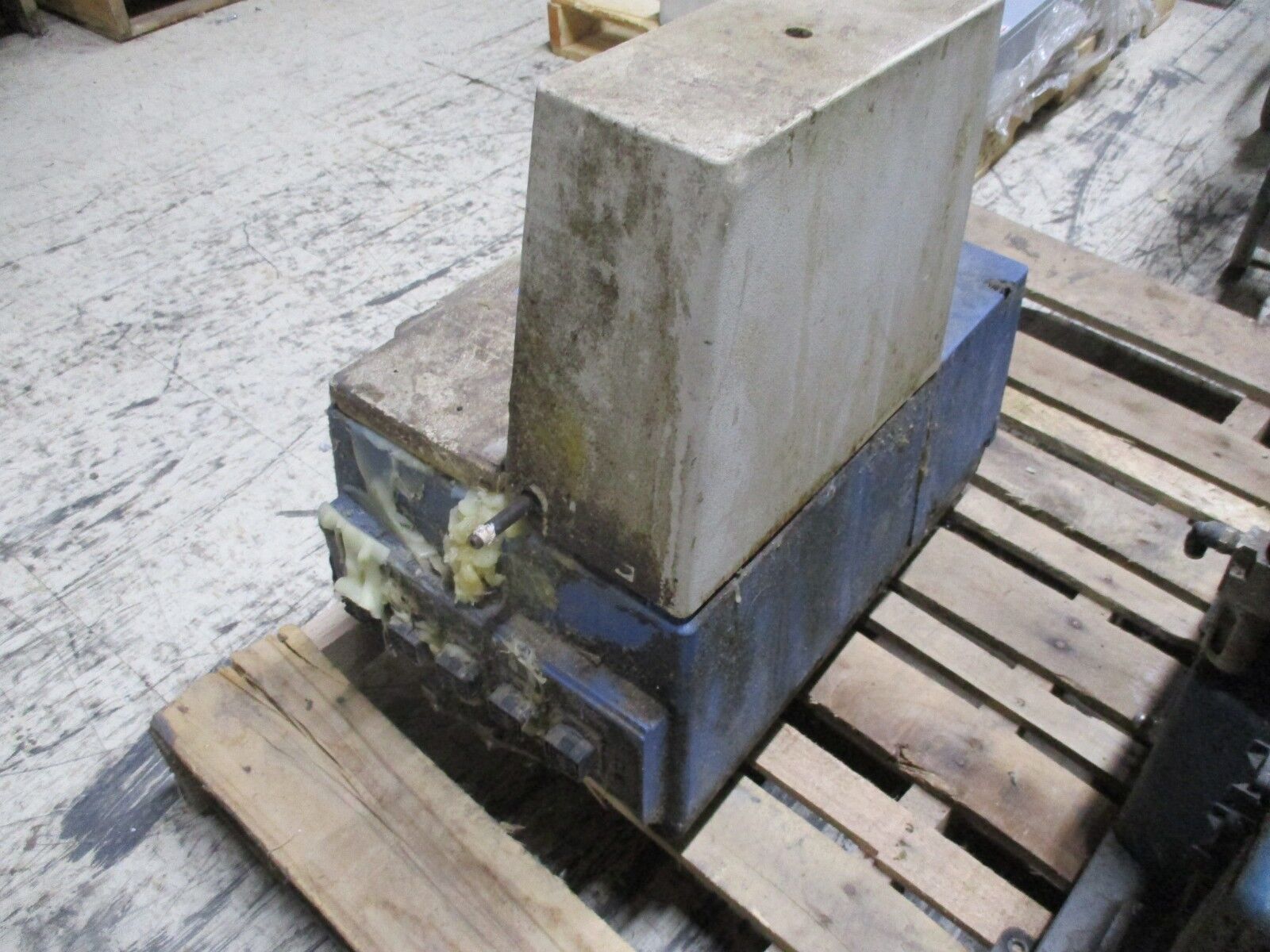 Nordson Hot Melt Adhesive Applicator 2305 200-230V 50/60Hz 1/3Ph 20A Used