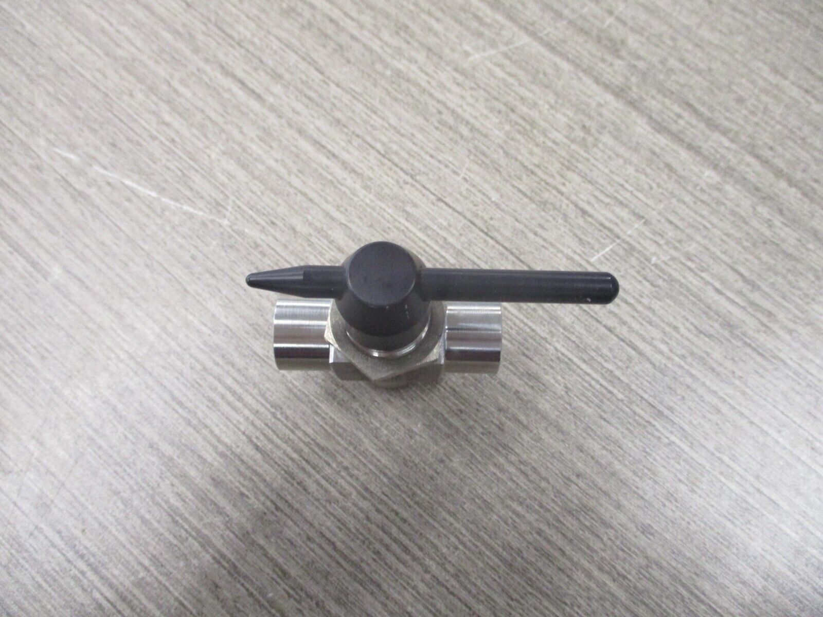 Stainless Steel 3-Way Valve SS-43GXLF4-BKB-KL 2500 PSIG Used