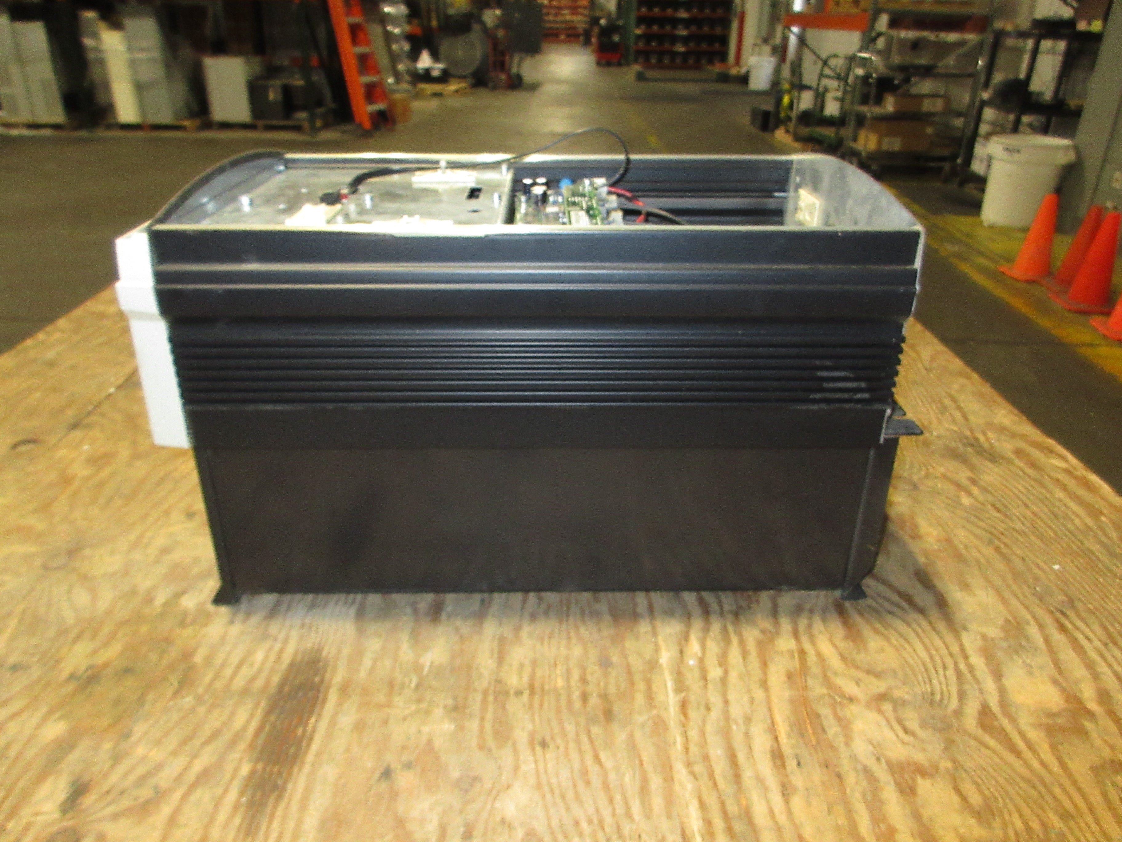 ABB ACS600AC Drive ACS601-0030-5-000B1200000 30HP *No Keypad* *No Cover* Used