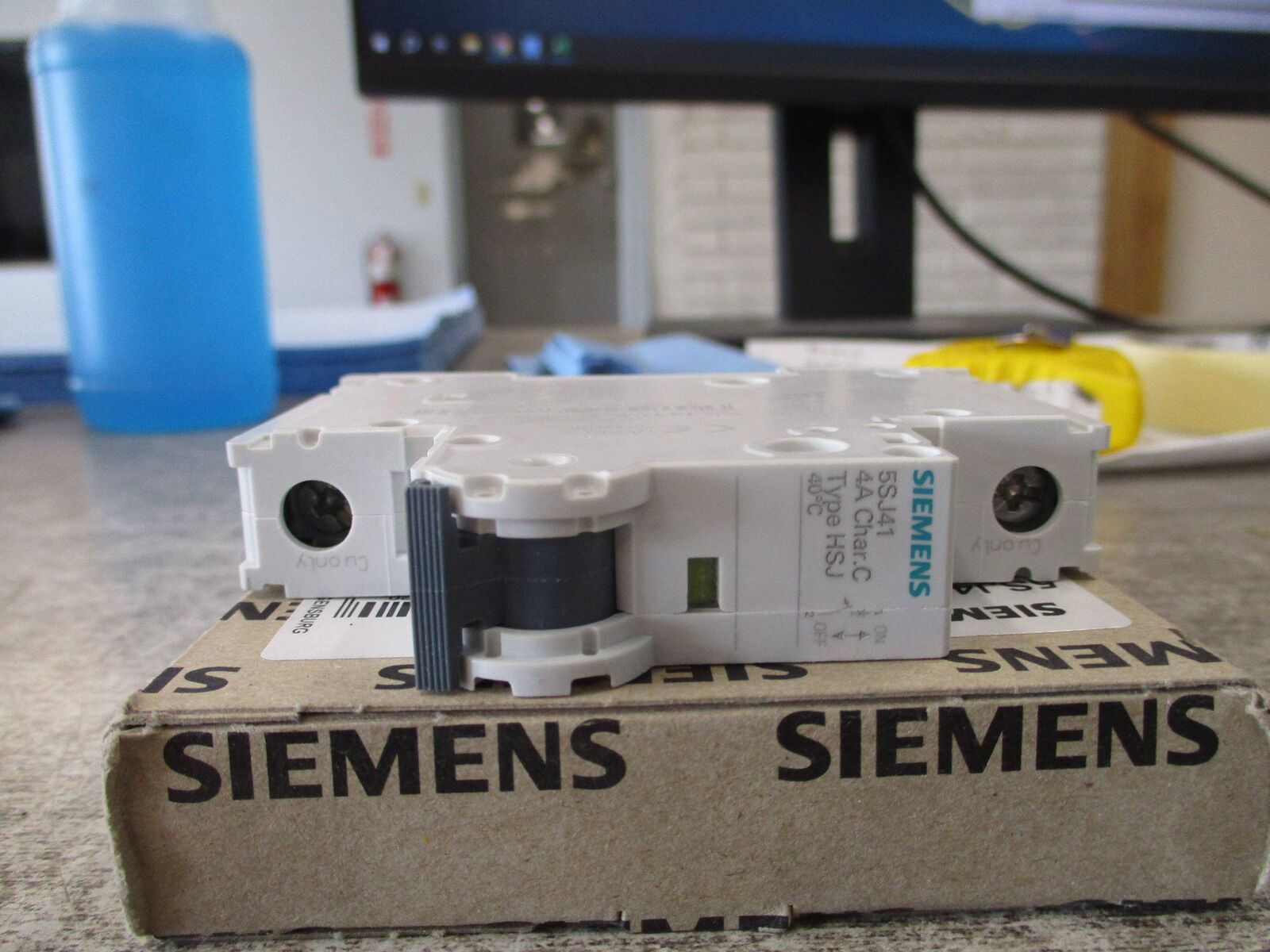 Siemens Circuit Breaker 5SJ4 104-7HG40 4A 240V 1P New Surplus