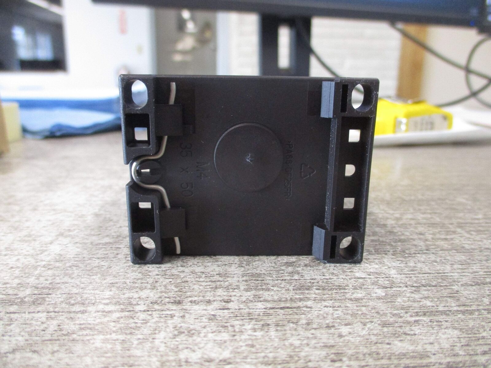 Siemens Sirius Contactor 3RT2015-1BB42-0CC0 24VDC Coil New Surplus