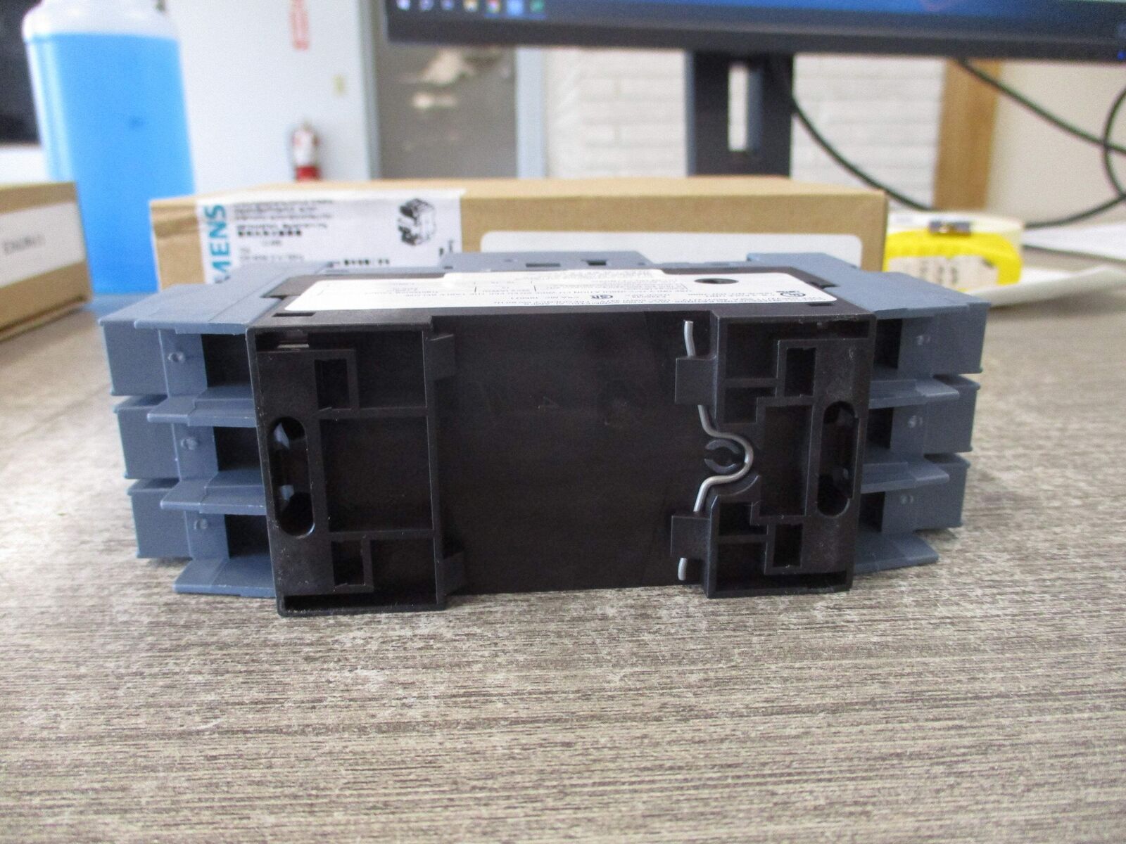 Siemens Circuit Breaker 3RV2711-1JD10 10A 3P New Surplus