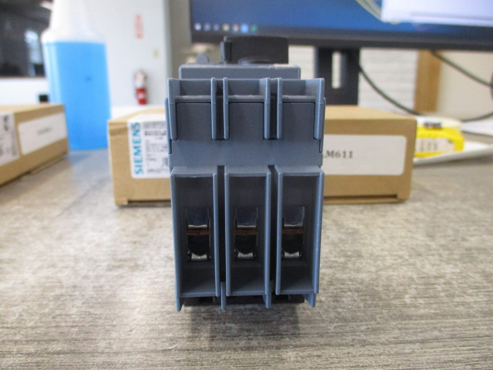 Siemens Circuit Breaker 3RV2711-1JD10 10A 3P New Surplus