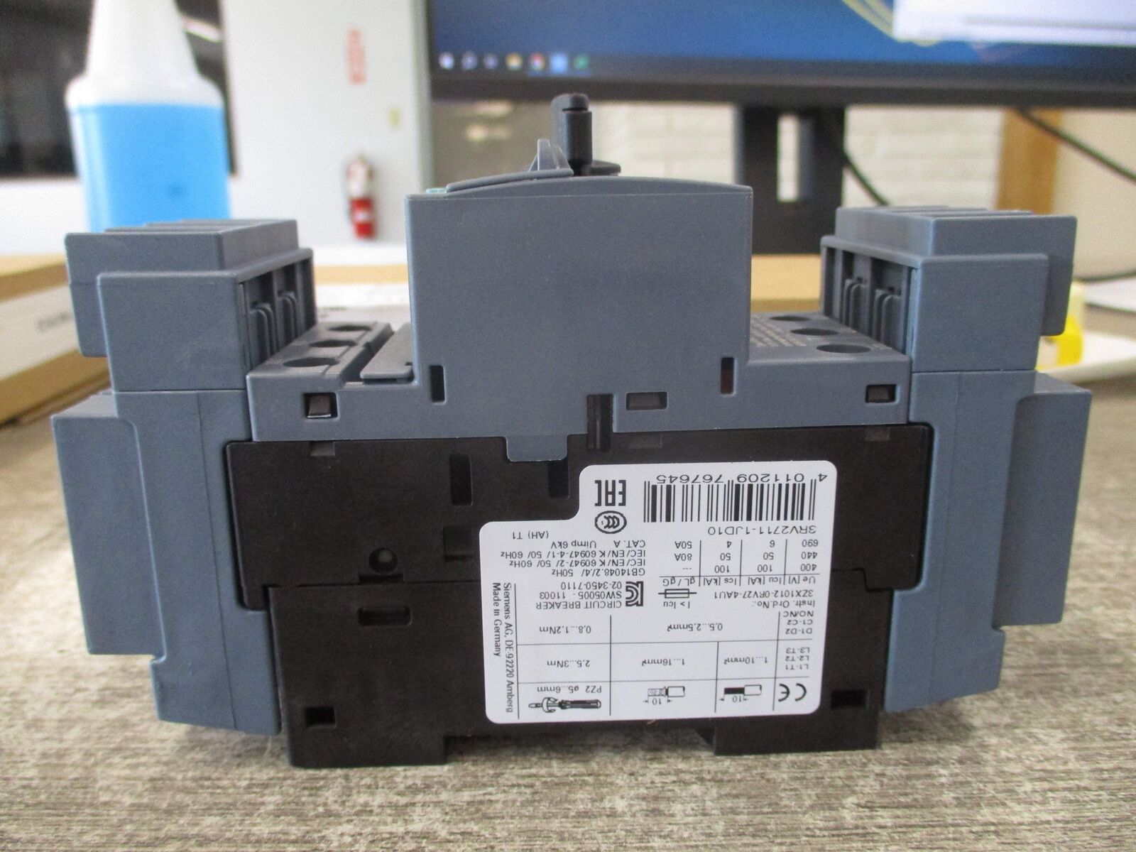 Siemens Circuit Breaker 3RV2711-1JD10 10A 3P New Surplus