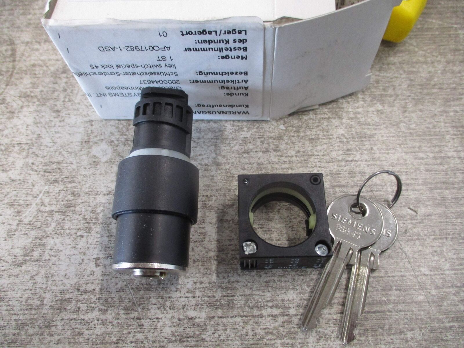 Siemens Key Operated Switch 3SB3 000-4PD31-Z New Surplus