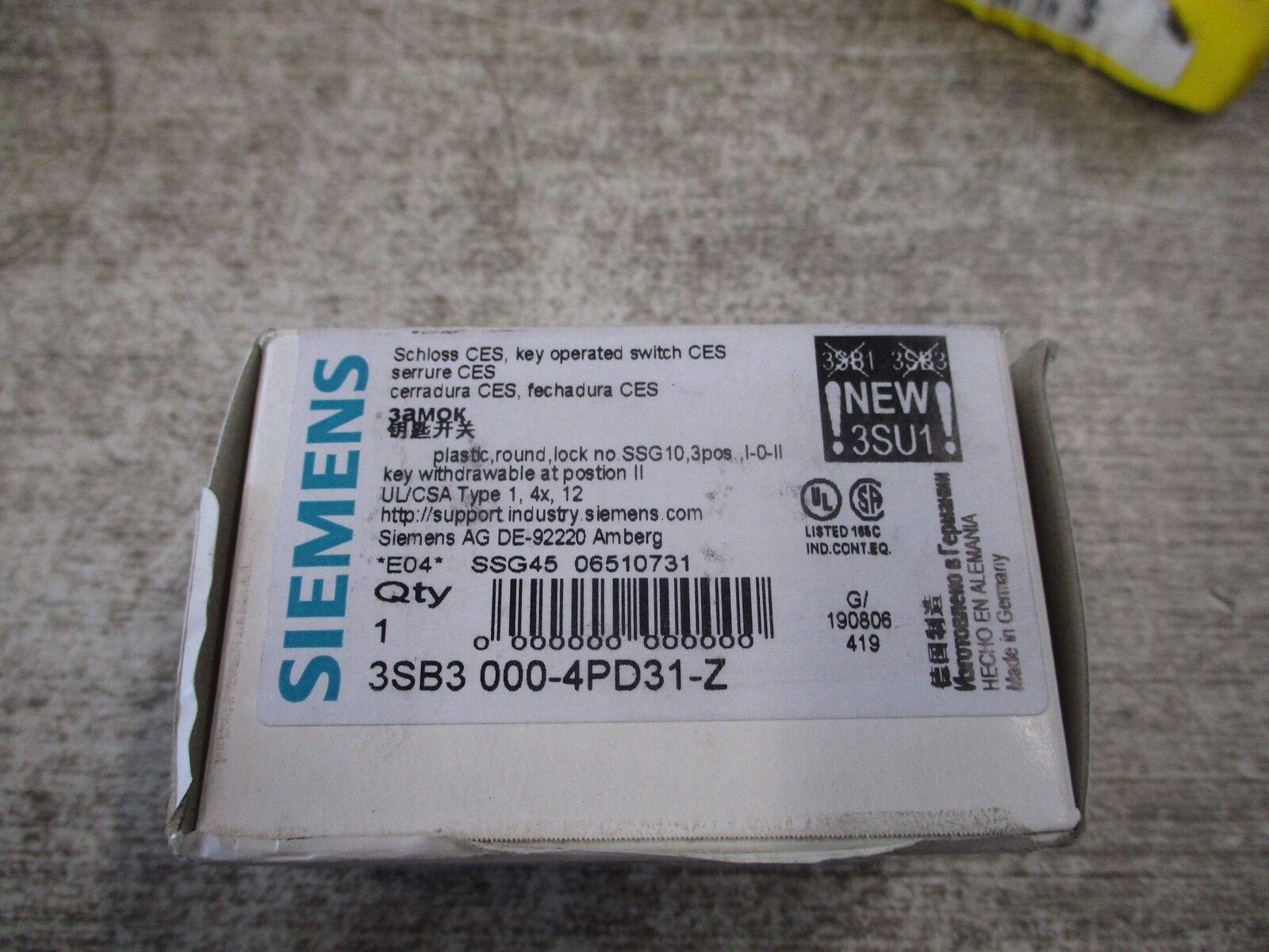 Siemens Key Operated Switch 3SB3 000-4PD31-Z New Surplus