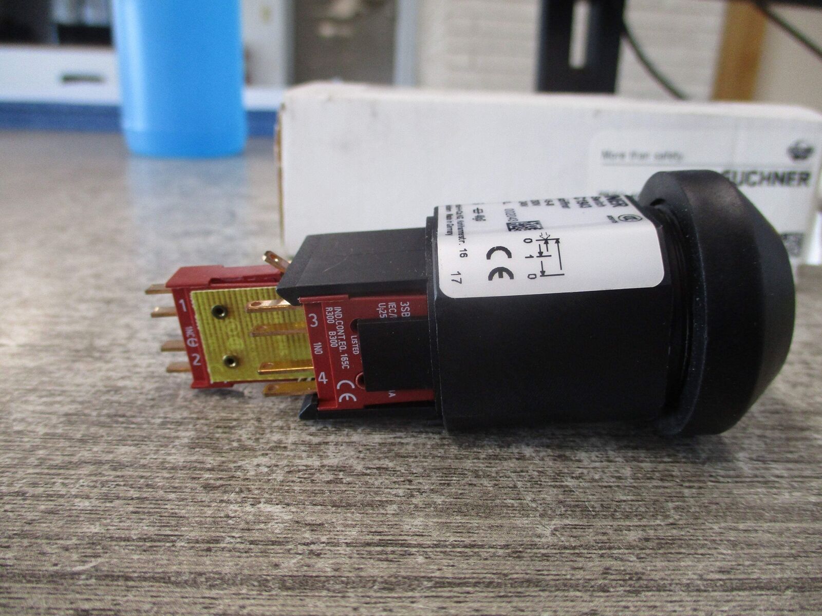 Euchner Enabling Switch ZSE2-4C1943 New Surplus