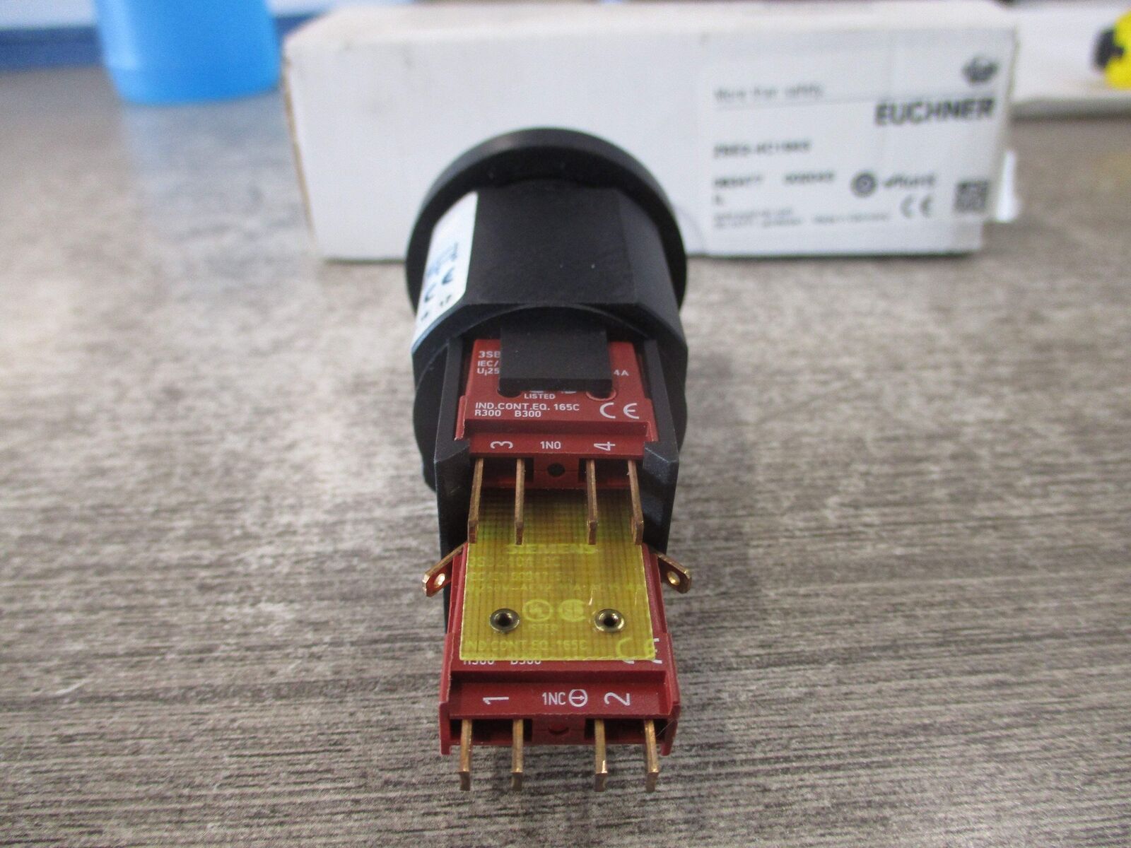 Euchner Enabling Switch ZSE2-4C1943 New Surplus