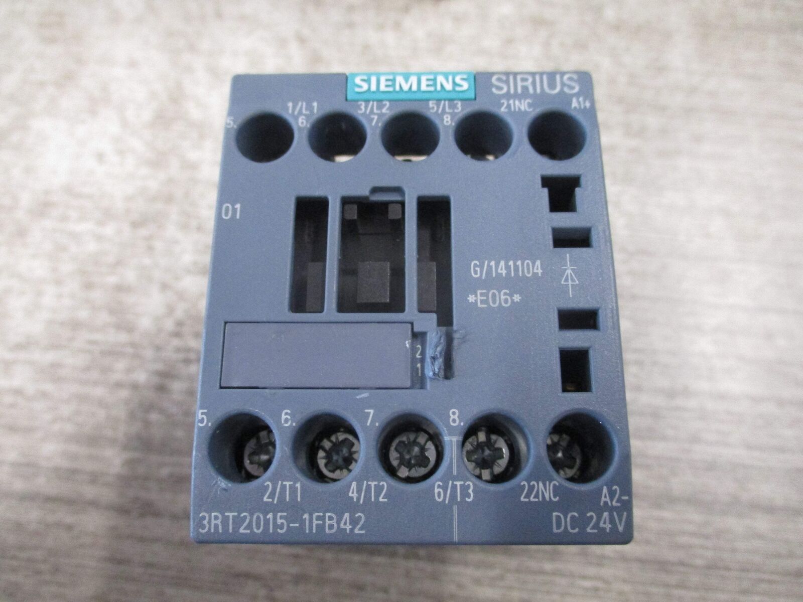Siemens Contactor 3RT2015-1FB42 24VDC Coil New Surplus