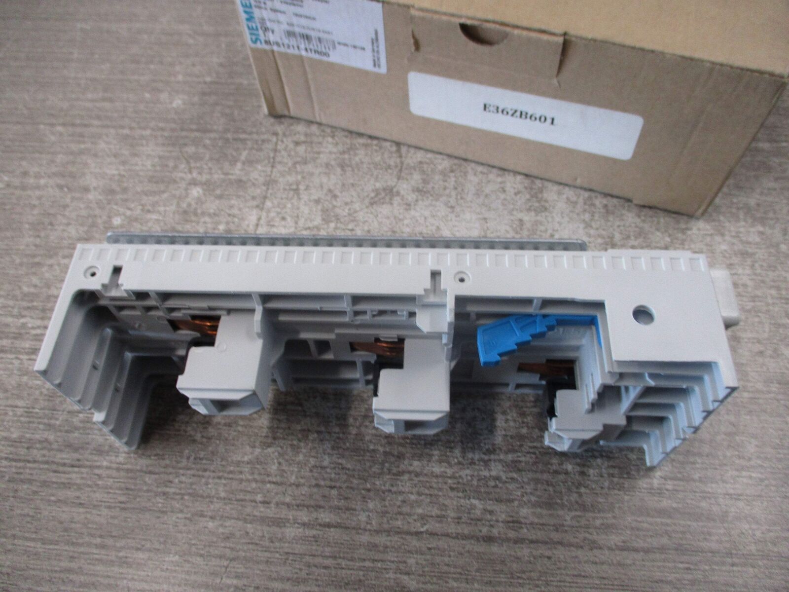 Siemens Busbar Adapter 8US1211-4TR00 New Surplus