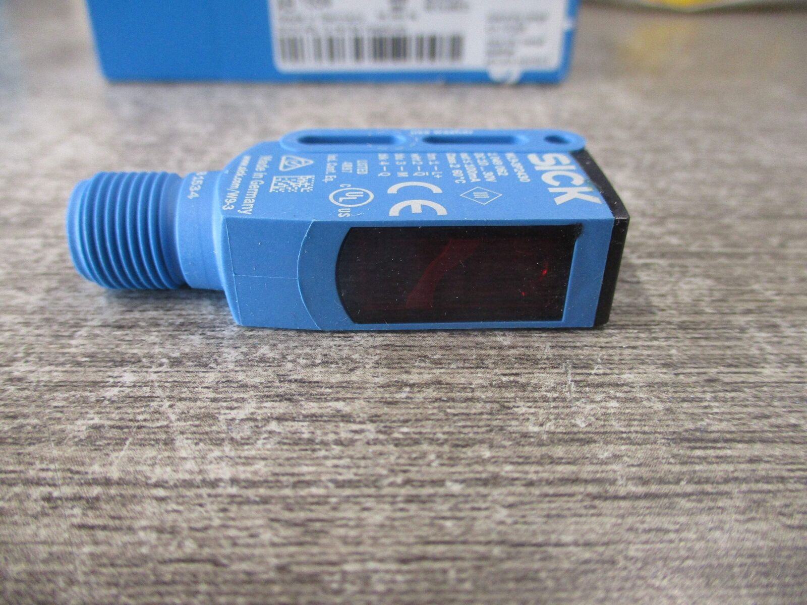 Sick Photoelectric Sensor WL9-3P2430 New Surplus