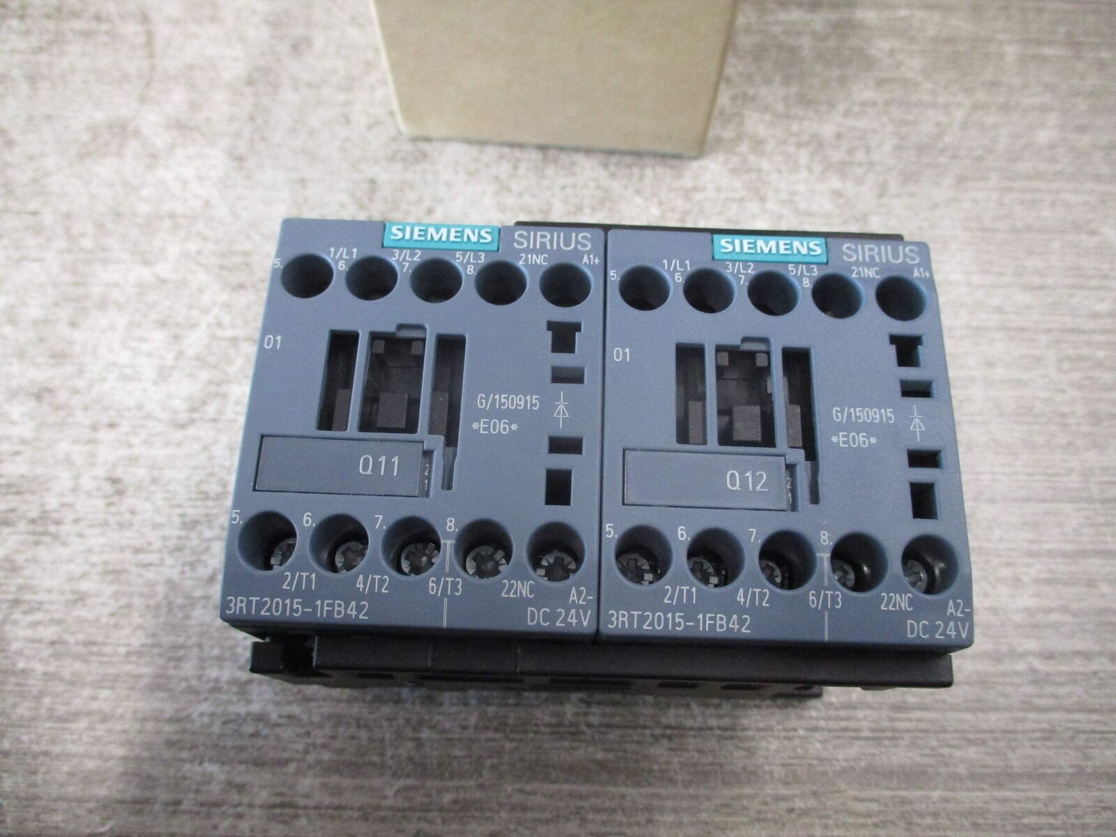 Siemens Reversing Contactor 3RA2315-8XB30-1FB4 24VDC Coil New Surplus