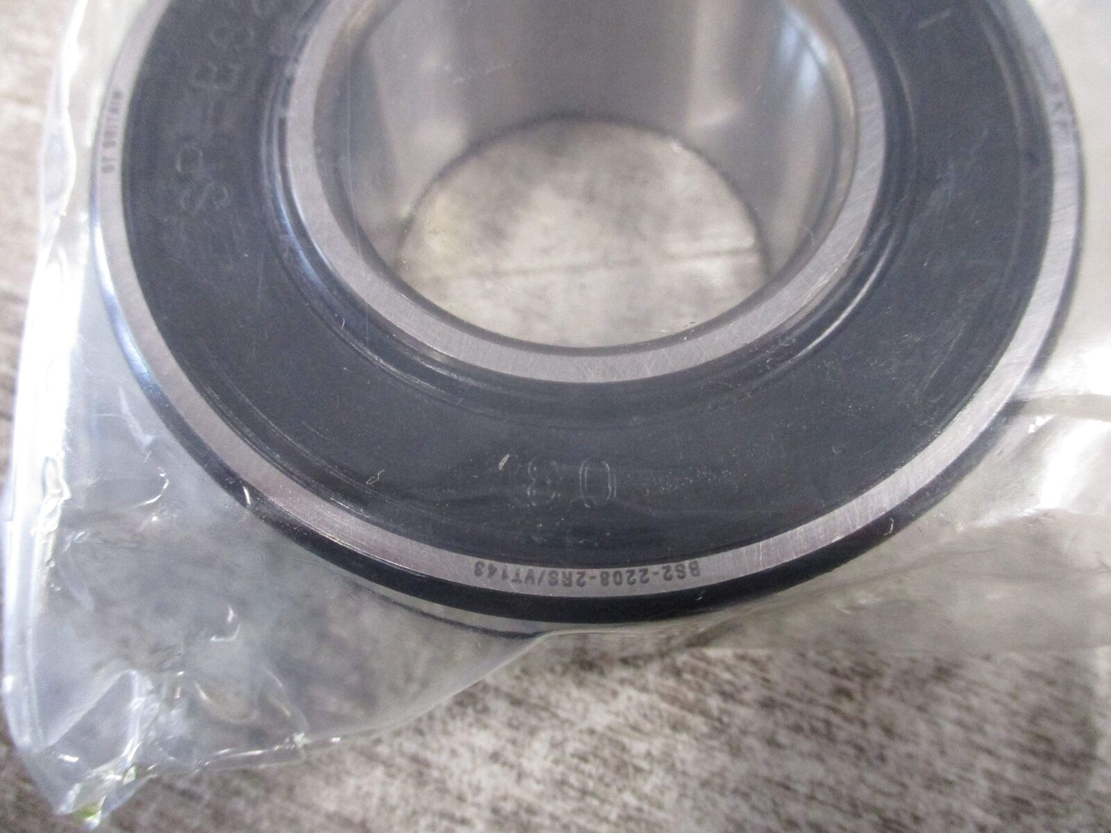 SKF Explorer Bearing BS2-2208-2RS/VT143 New Surplus