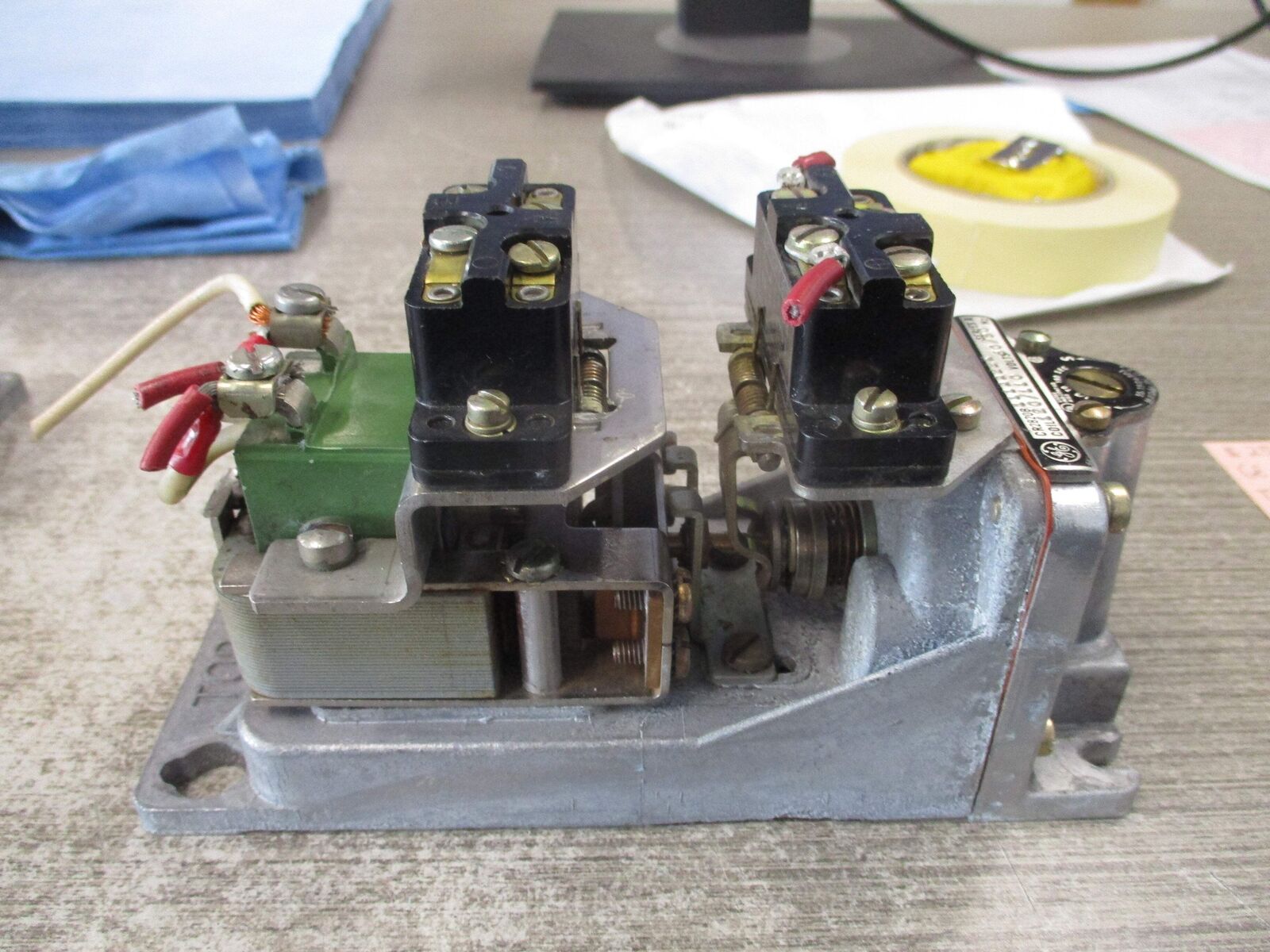 GE Time Delay Relay CR2820B111AA22K Ser. A 120V Coil Used