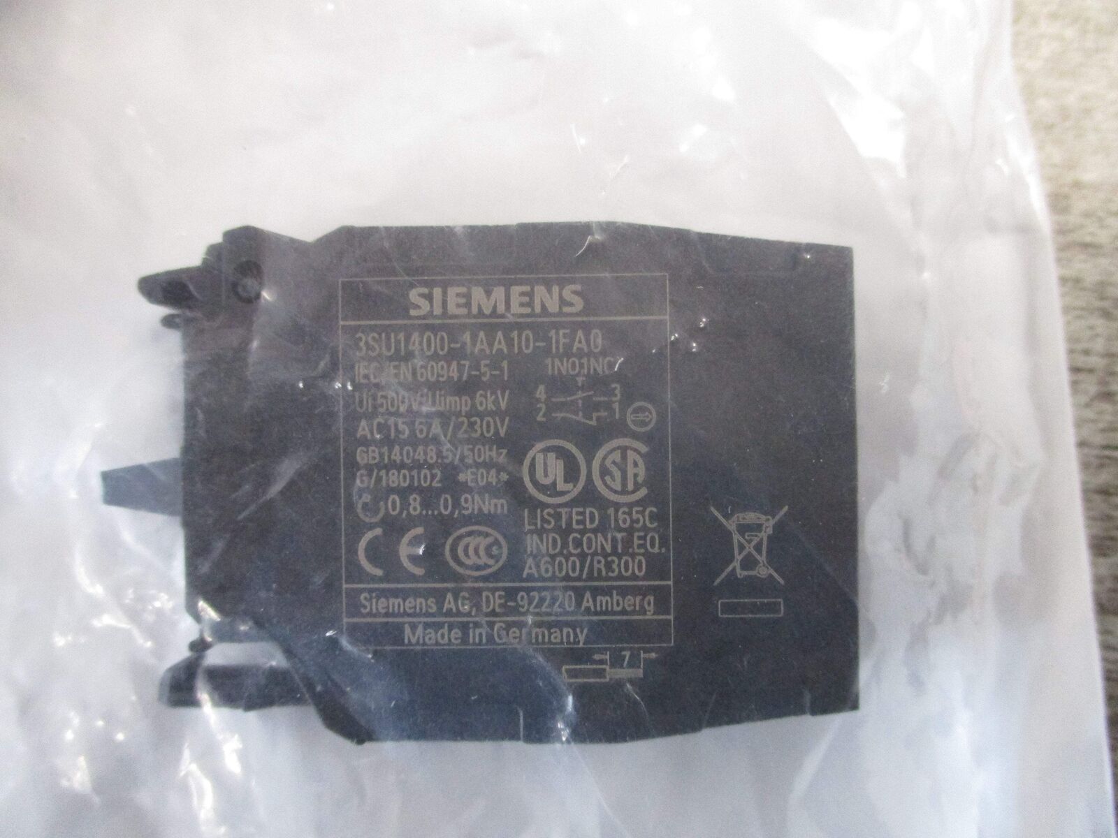 Siemens Push Button 3SU1100-0AB10-1FA0 Type 3R,4X,12 Enclosure New Surplus