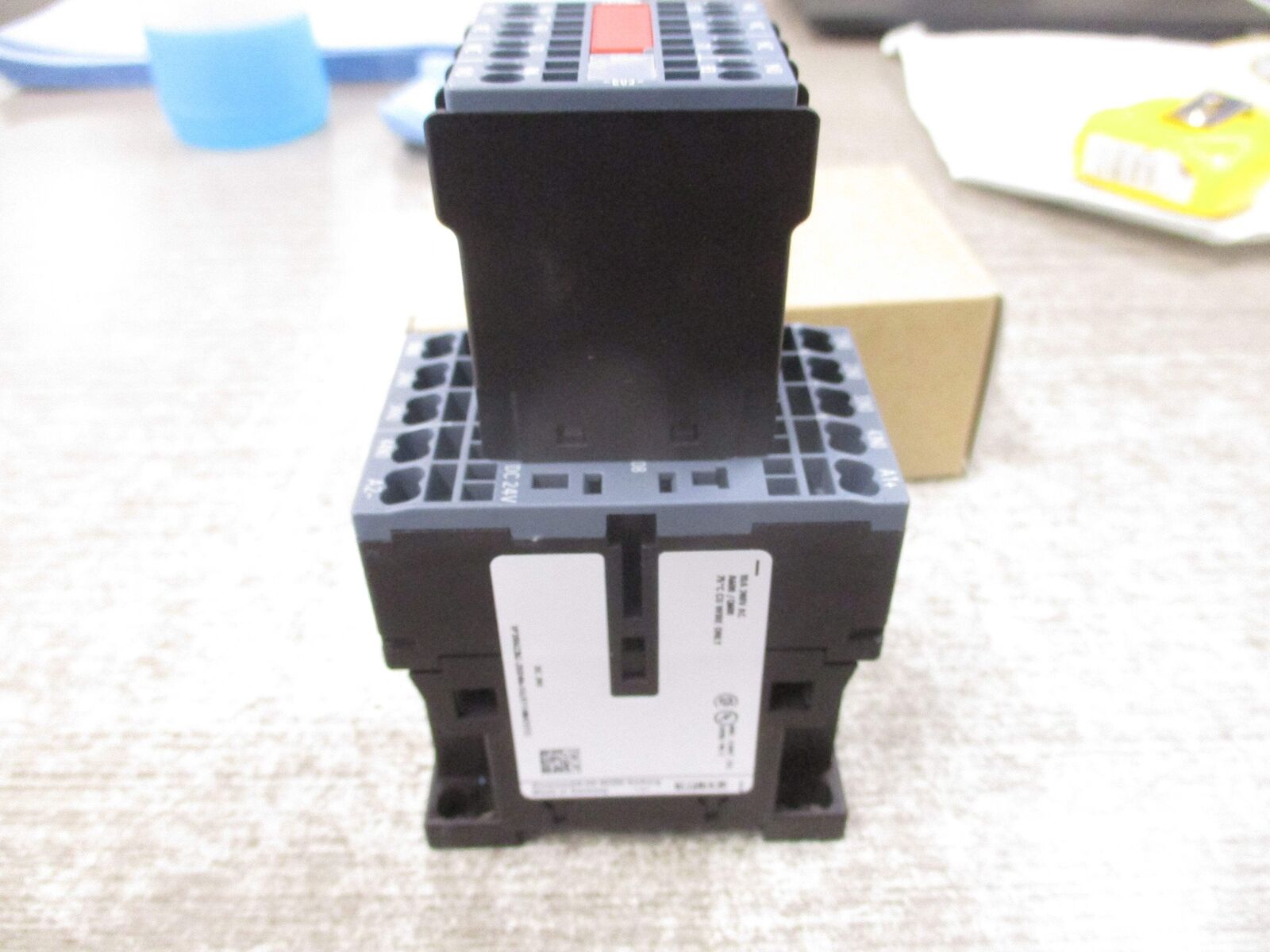 Siemens Contactor 3RH2262-2BB40 24VDC Coil New Surplus