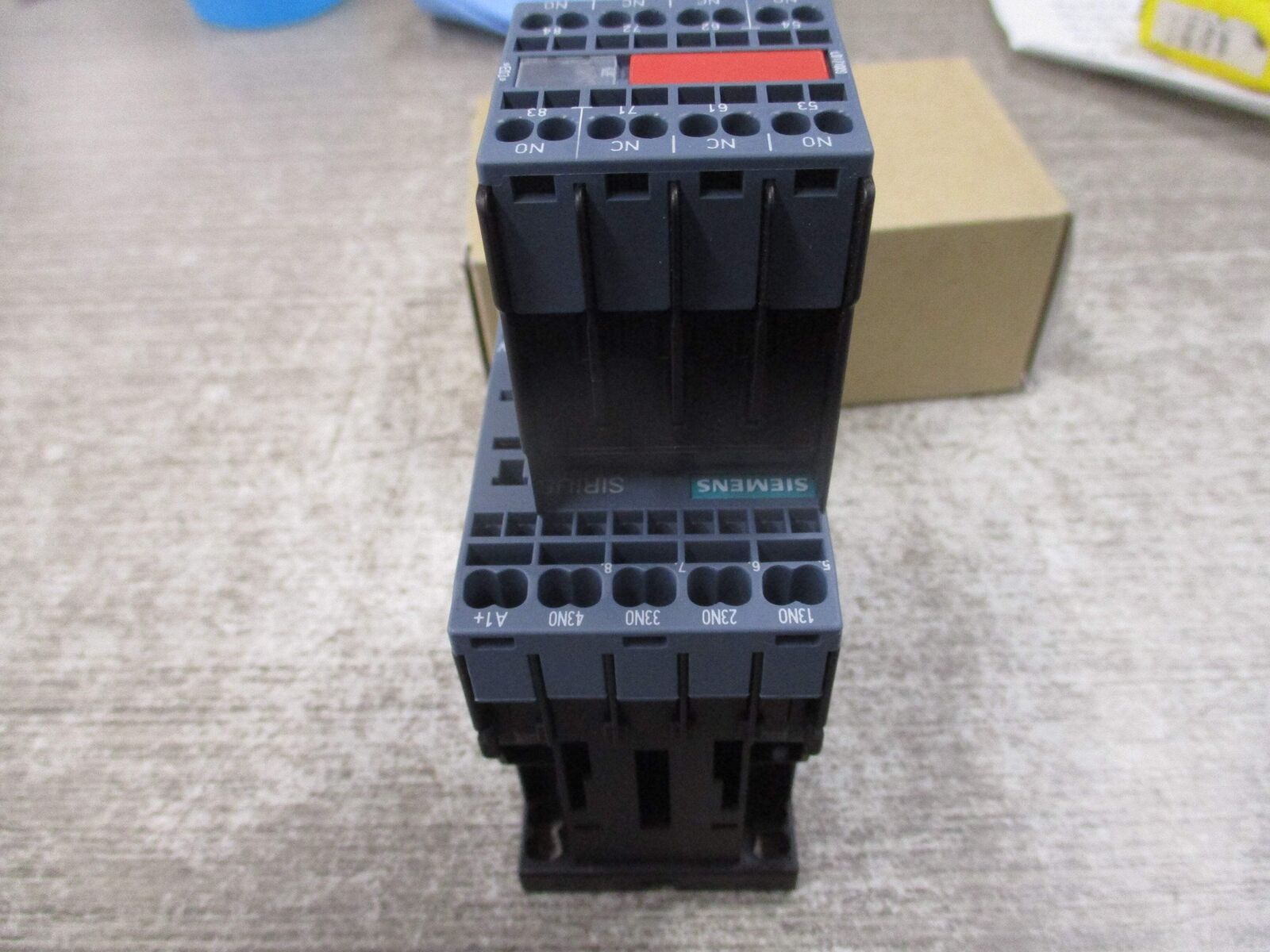 Siemens Contactor 3RH2262-2BB40 24VDC Coil New Surplus
