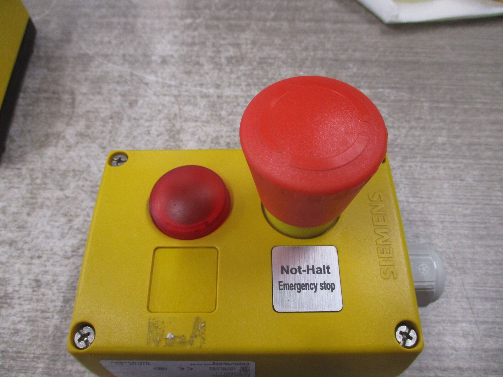 Siemens Non-Halt E-Stop Station 3SB3 802-0DU3 Used