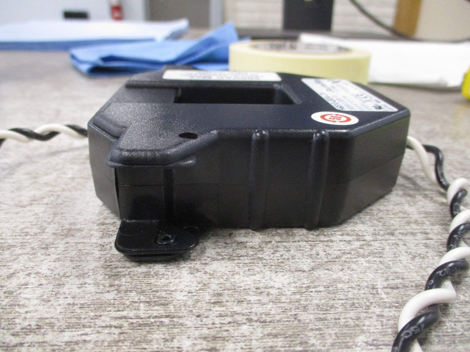Veris Current Transducer H6810-300A-.3V Ratio 300A:0.333V FS 600V 50/60Hz Used