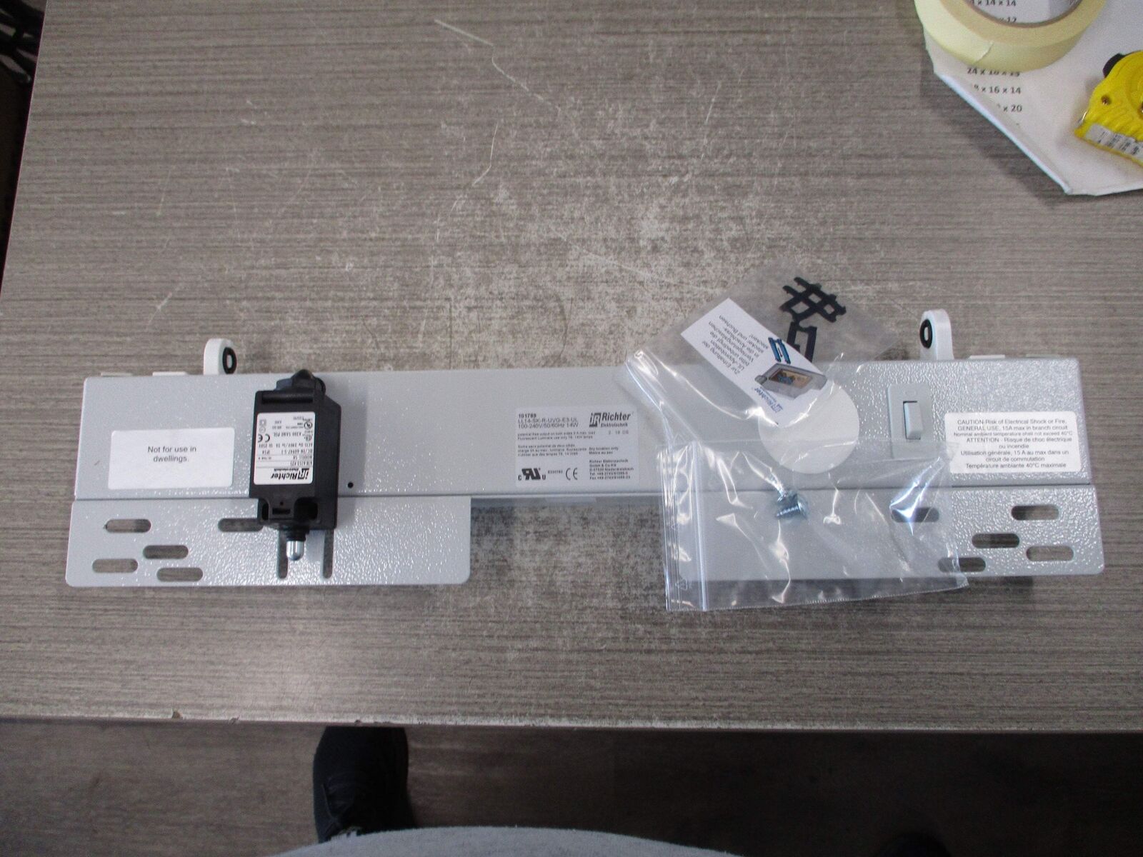 Richter Cabinet Lighting 101789 LL14-SK-R-UVG-E3-UL 100-240V 50/60Hz 14W New Sur