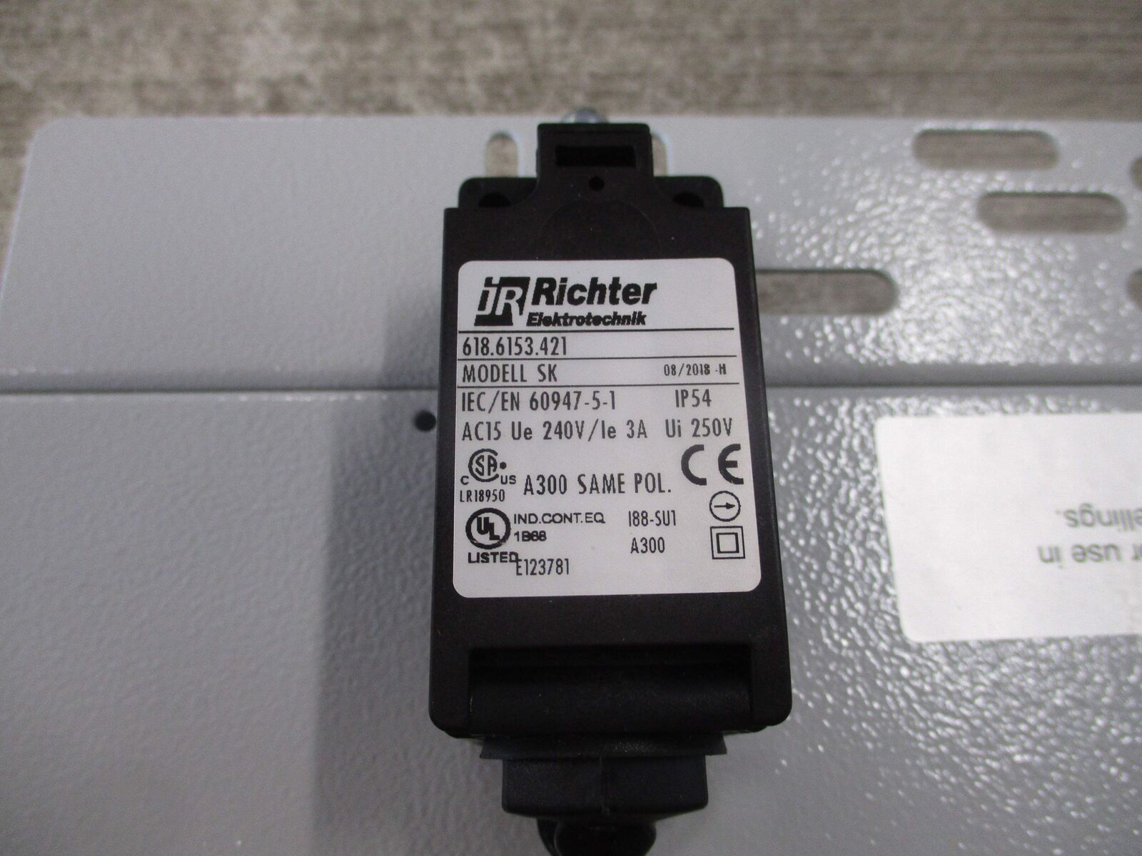 Richter Cabinet Lighting 101789 LL14-SK-R-UVG-E3-UL 100-240V 50/60Hz 14W New Sur