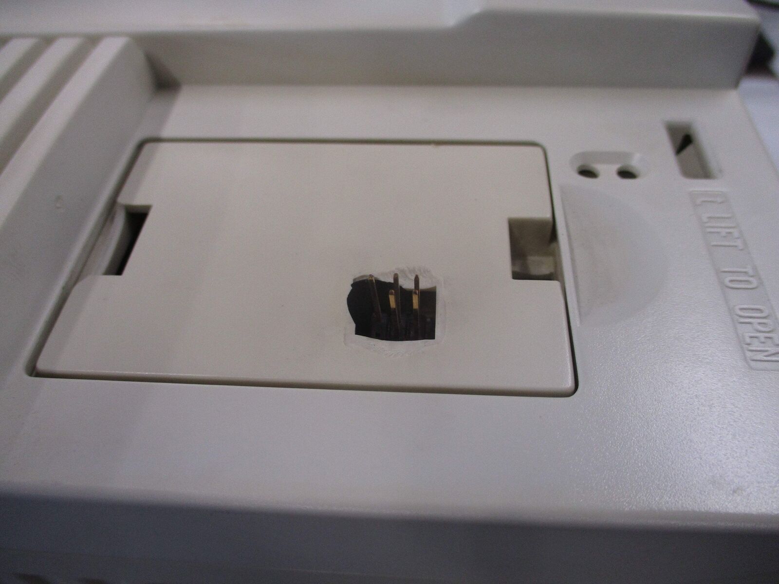 ABB ACH401 AC Drive ACH401600932 10 HP 3Ph Input: 380-480 V 14.8 A 48-63 Hz Outp