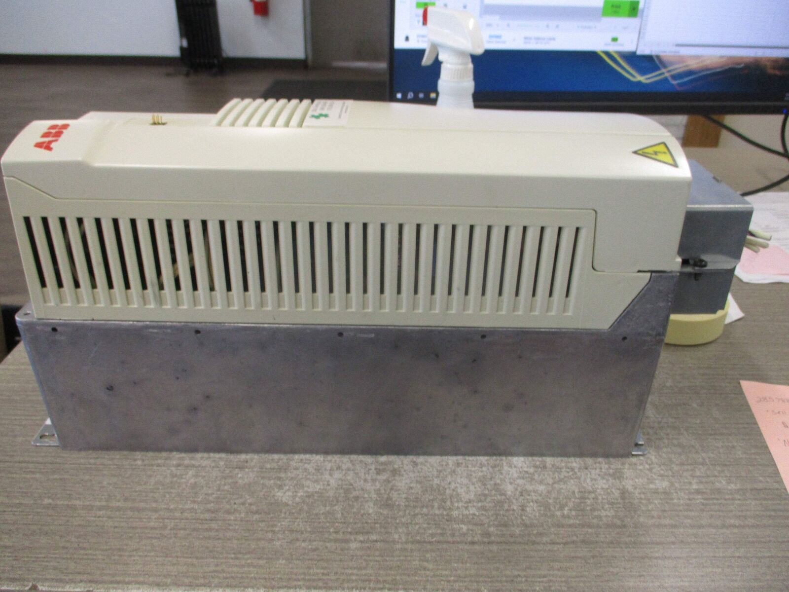 ABB ACH401 AC Drive ACH401600932 10 HP 3Ph Input: 380-480 V 14.8 A 48-63 Hz Outp
