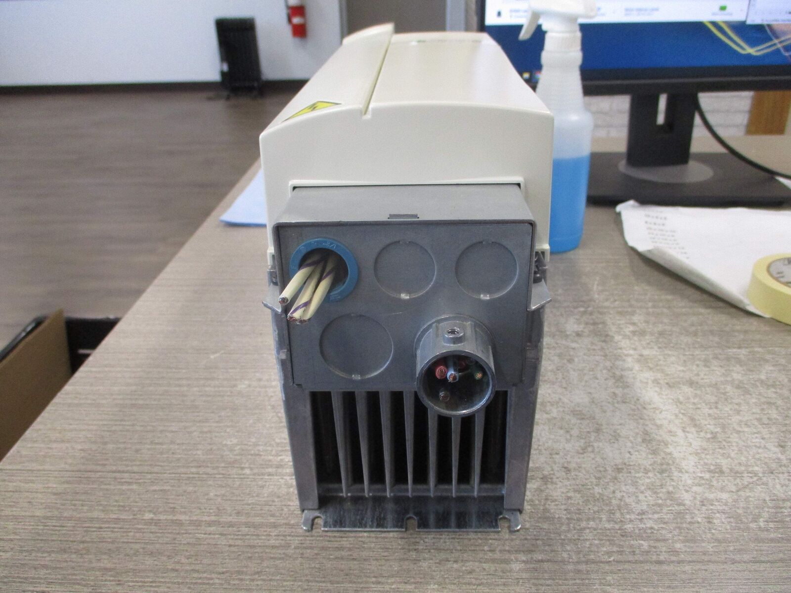 ABB ACH401 AC Drive ACH401600932 10 HP 3Ph Input: 380-480 V 14.8 A 48-63 Hz Outp