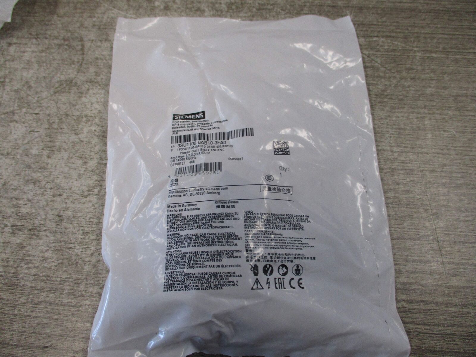 Siemens Pushbutton 3SU1100-0AB10-3FA0 Type 3R,4X,12 Enclosure New Surplus