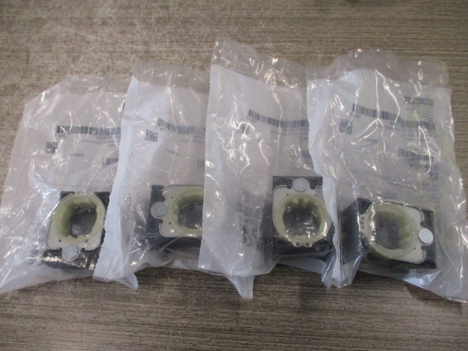 Siemens Holder 3SU1500-0AA10-0AA0 * Lot of 4 * New Surplus