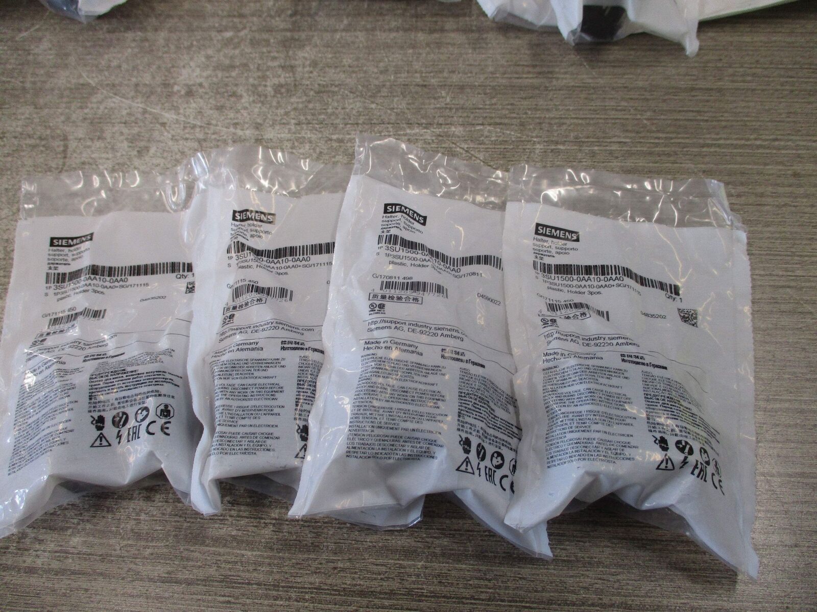 Siemens Holder 3SU1500-0AA10-0AA0 * Lot of 4 * New Surplus