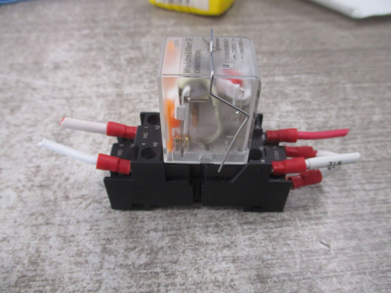 Weidmuller DRM270730L Relay 7760056067 230V Coil W/Base Used