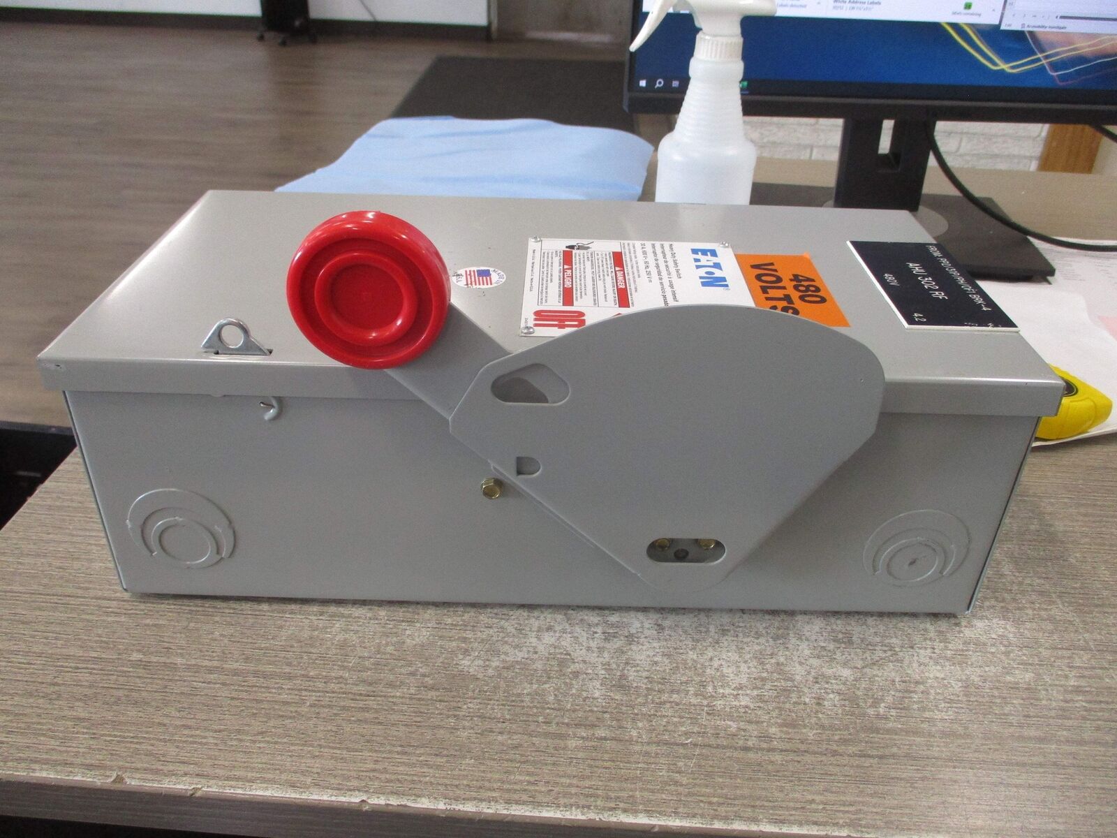 Eaton Fusible Safety Switch/Disconnect DH362UGK Ser. B 60A 600V 3P Used