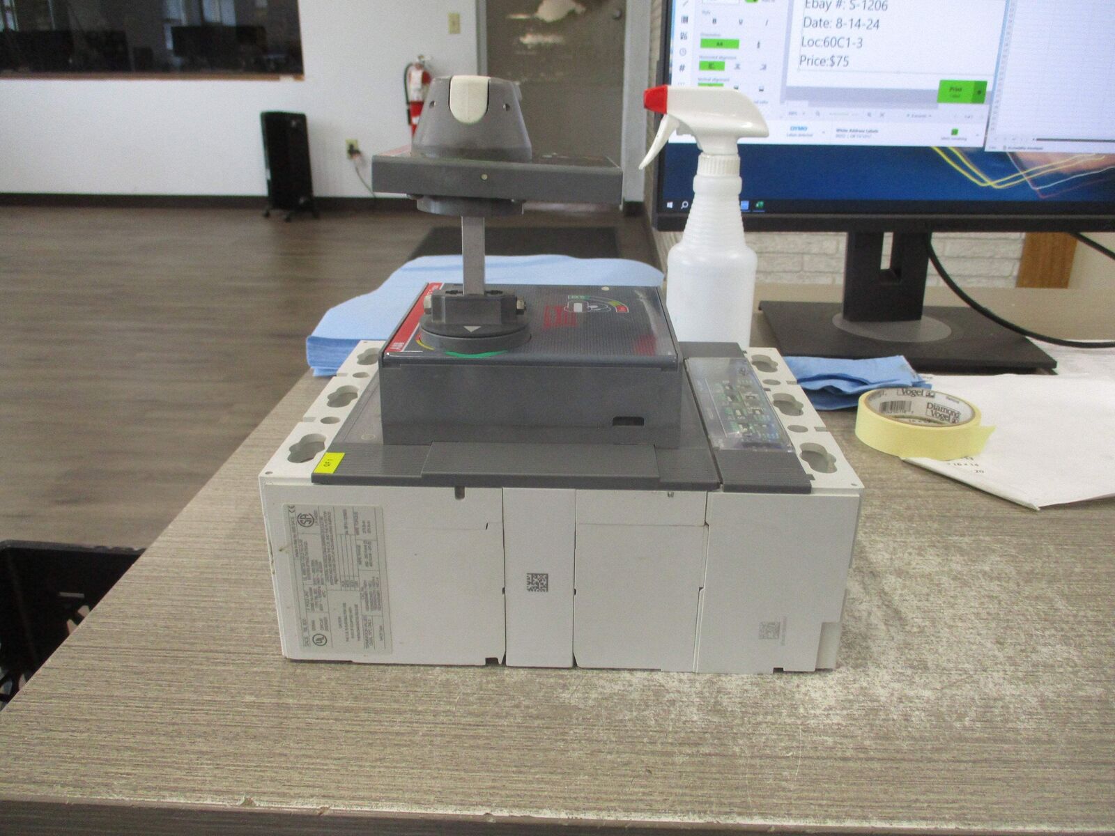 ABB SACE Tmax Breaker Disconnect T6L 800 PR222DS/P 800A 600V 3P Used