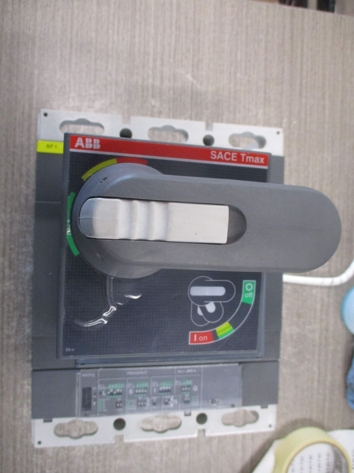 ABB SACE Tmax Breaker Disconnect T6L 800 PR222DS/P 800A 600V 3P * Chipped Corner