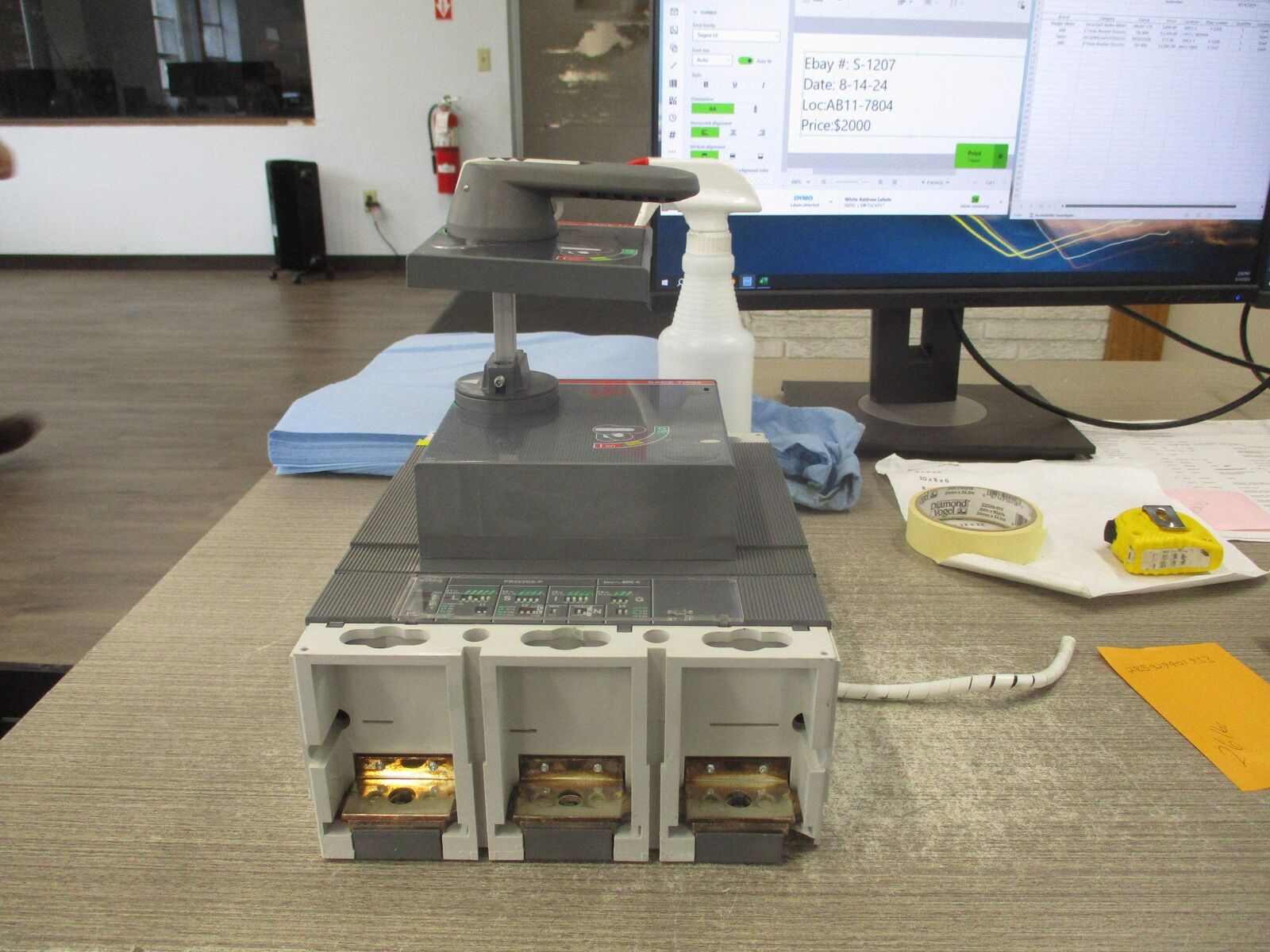 ABB SACE Tmax Breaker Disconnect T6L 800 PR222DS/P 800A 600V 3P * Chipped Corner