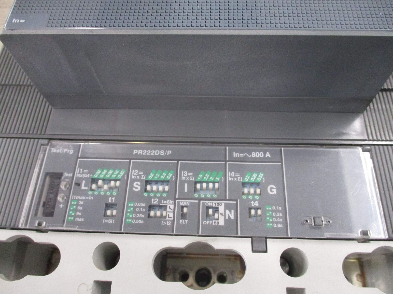 ABB SACE Tmax Breaker Disconnect T6L 800 PR222DS/P 800A 600V 3P * Chipped Corner