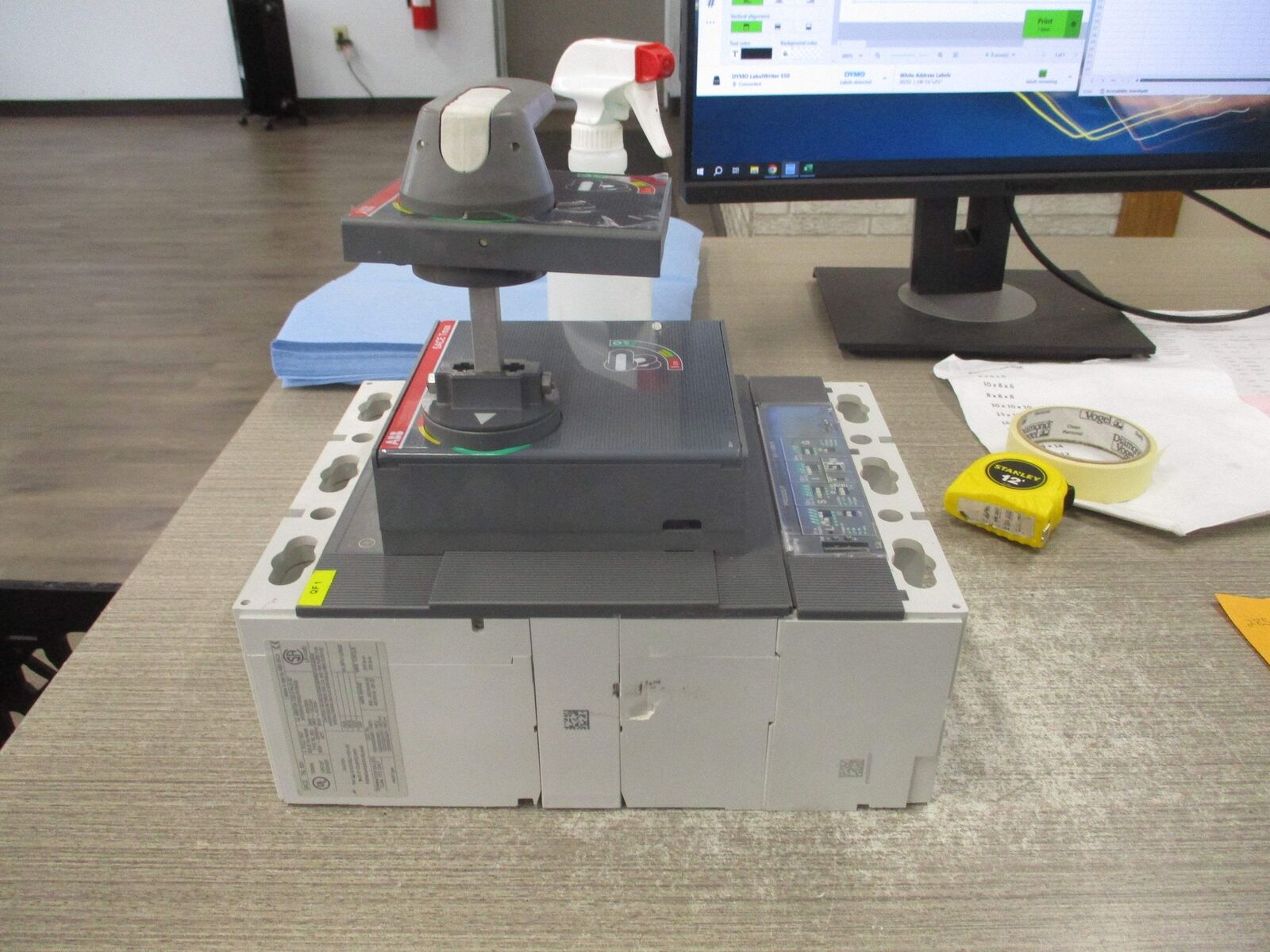 ABB SACE Tmax Breaker Disconnect T6L 800 PR222DS/P 800A 600V 3P *Dented Case* Us