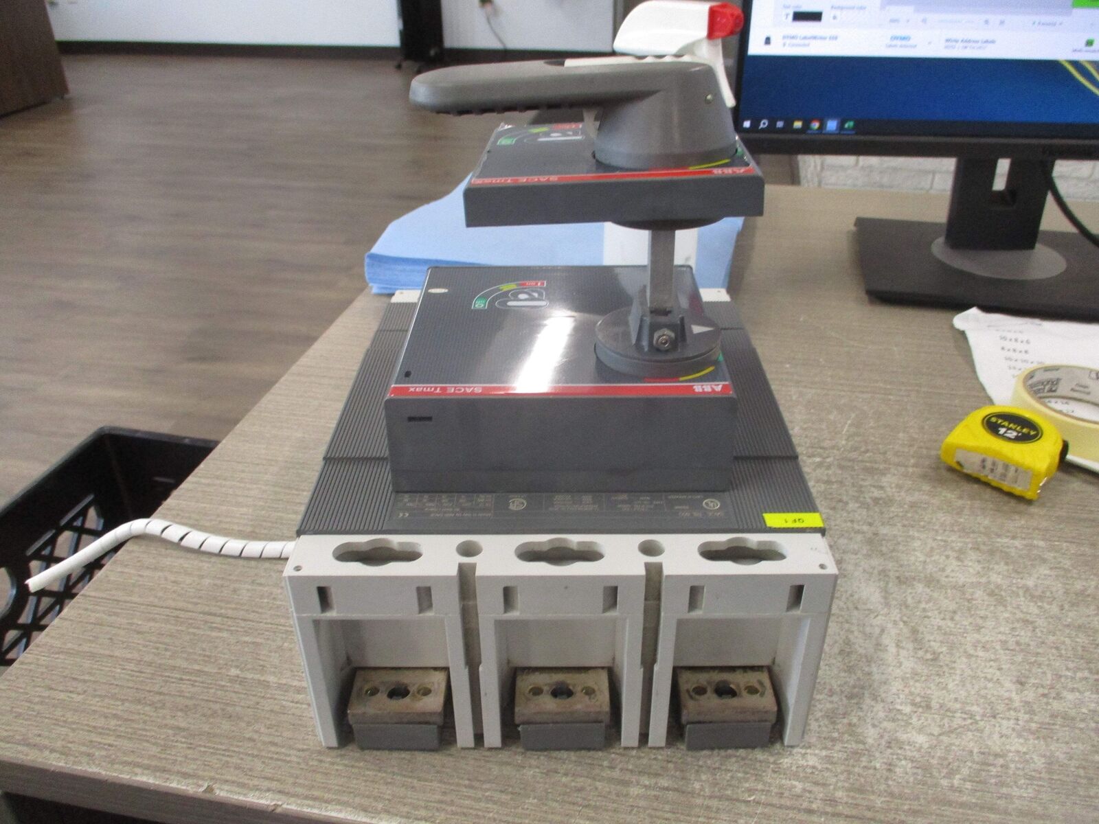 ABB SACE Tmax Breaker Disconnect T6L 800 PR222DS/P 800A 600V 3P *Dented Case* Us