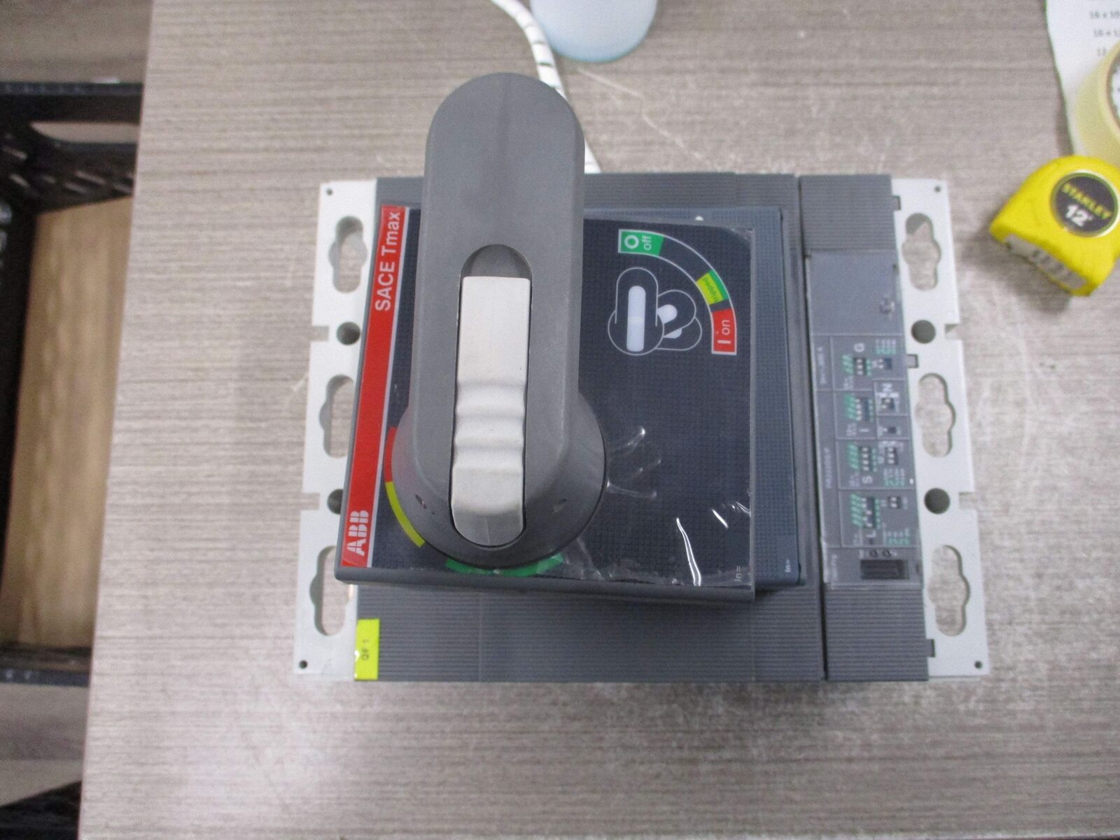 ABB SACE Tmax Breaker Disconnect T6L 800 PR222DS/P 800A 600V 3P *Dented Case* Us