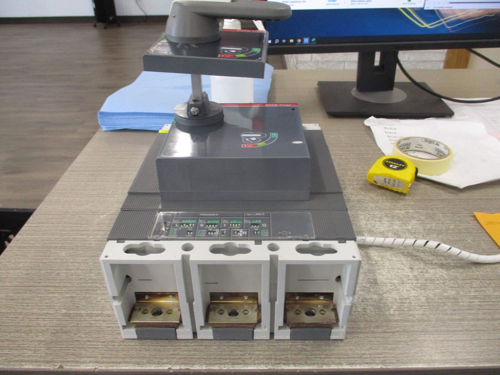 ABB SACE Tmax Breaker Disconnect T6L 800 PR222DS/P 800A 600V 3P *Dented Case* Us