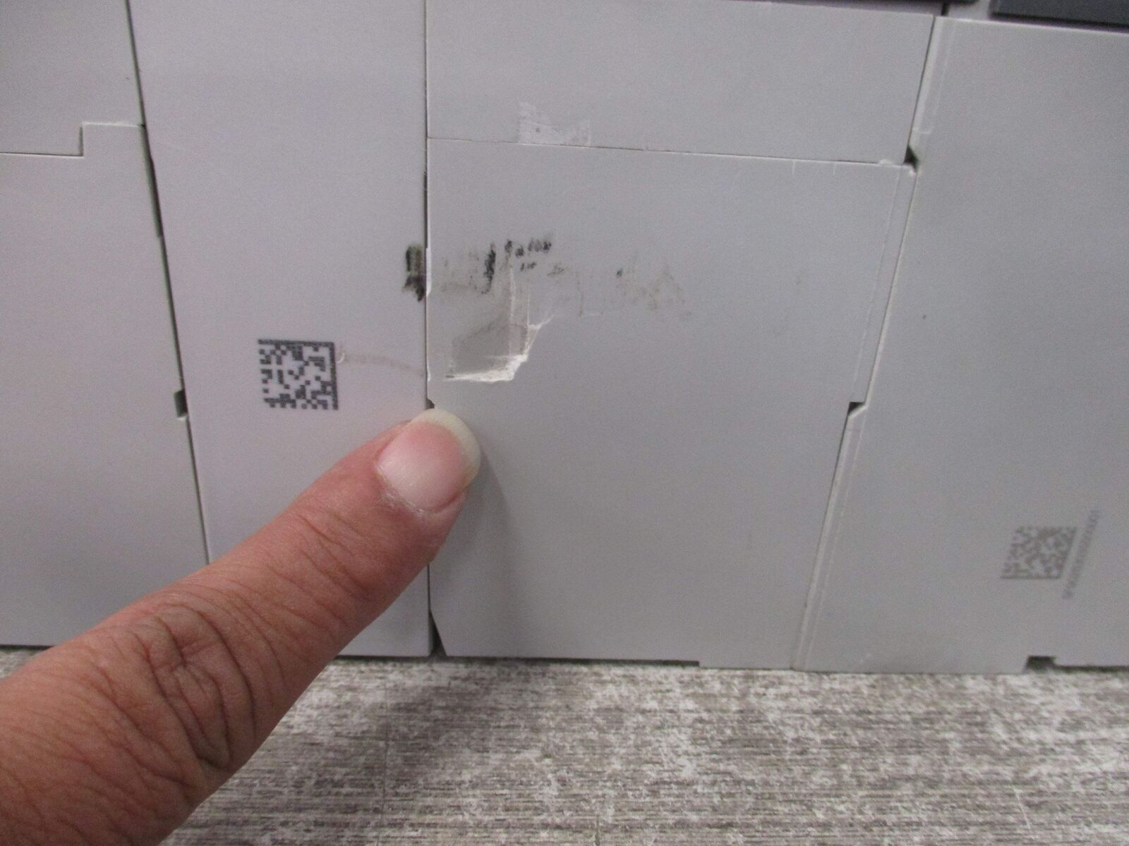 ABB SACE Tmax Breaker Disconnect T6L 800 PR222DS/P 800A 600V 3P *Dented Case* Us