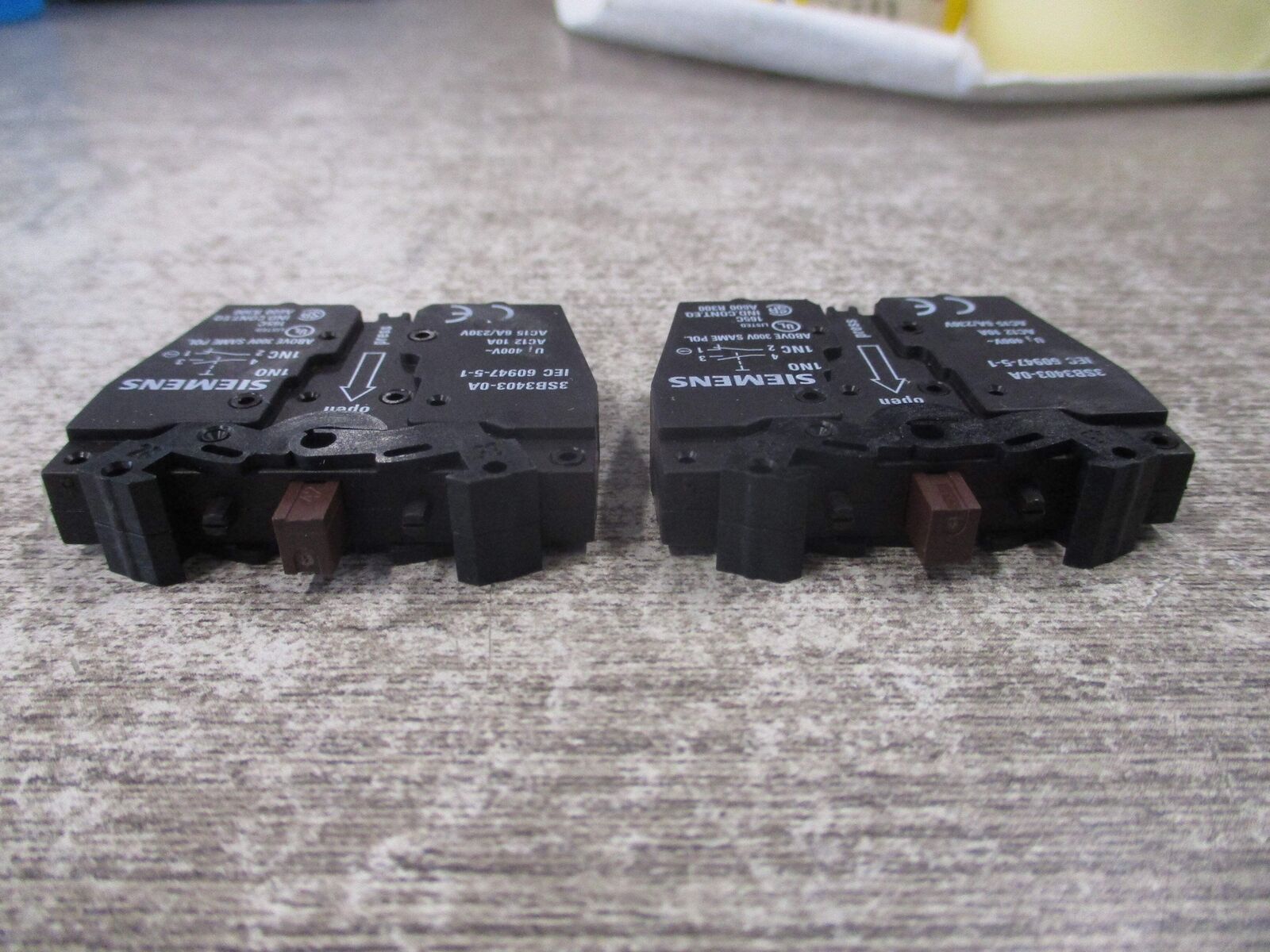 Siemens Actuator Contact Block 3SB3403-0A *Lot of 2* Used
