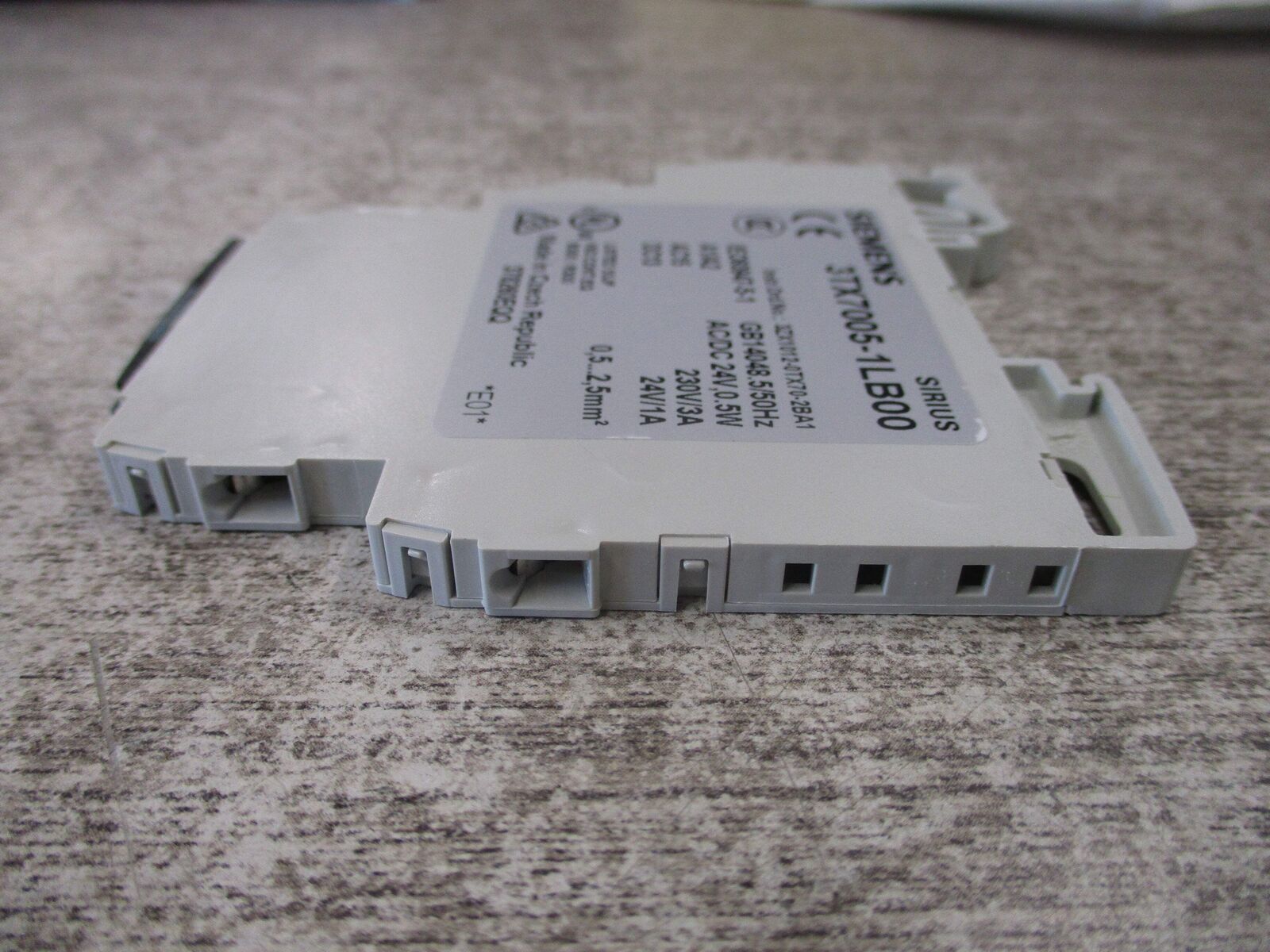 Siemens Sirius Output Coupling Link 3TX7005-1LB00 24V AC/DC 230VAC * No Box * Ne