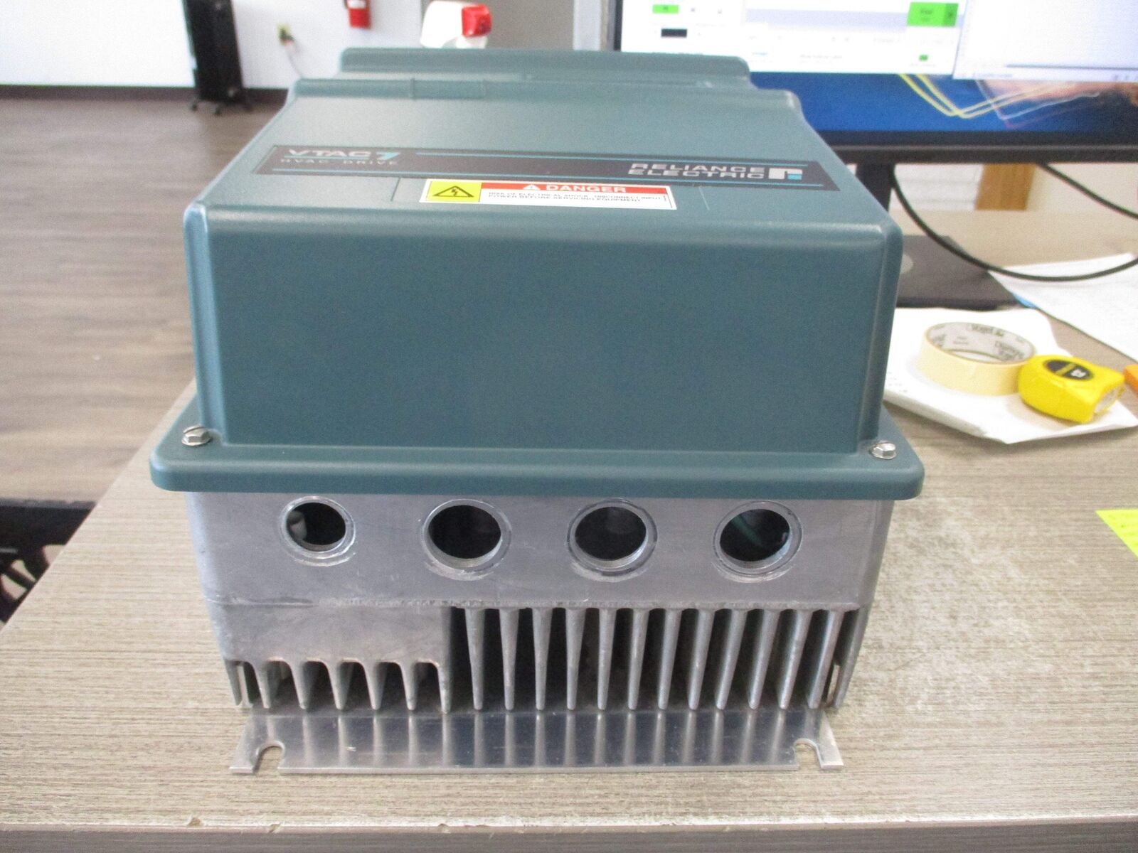 Reliance VTAC7 GV 3000/SE AC Drive 20V4260 20HP 3Ph Input: 380-460VAC 32.7A 3PH