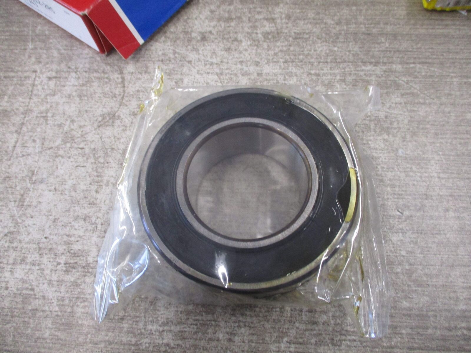 SKF Explorer Bearing BS2-2212-2RS/VT143 New Surplus