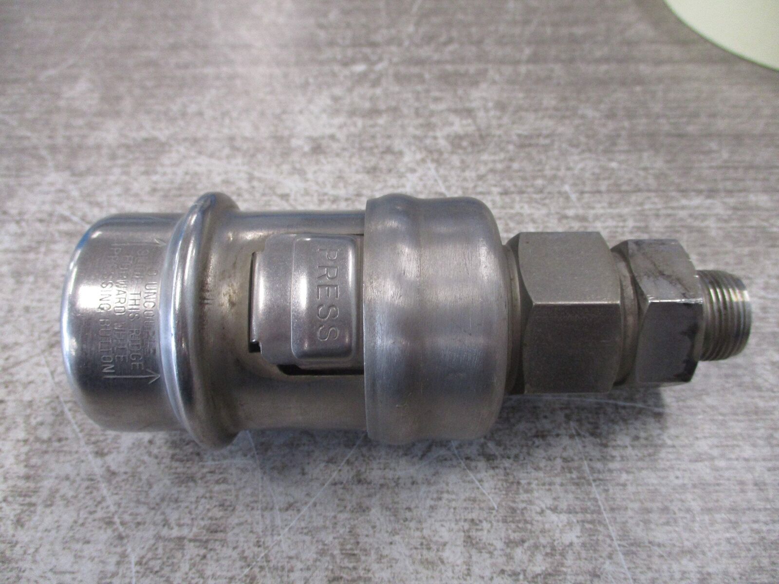 Swagelok Stainless Steel Quick Connect Fitting QT8--316 Used